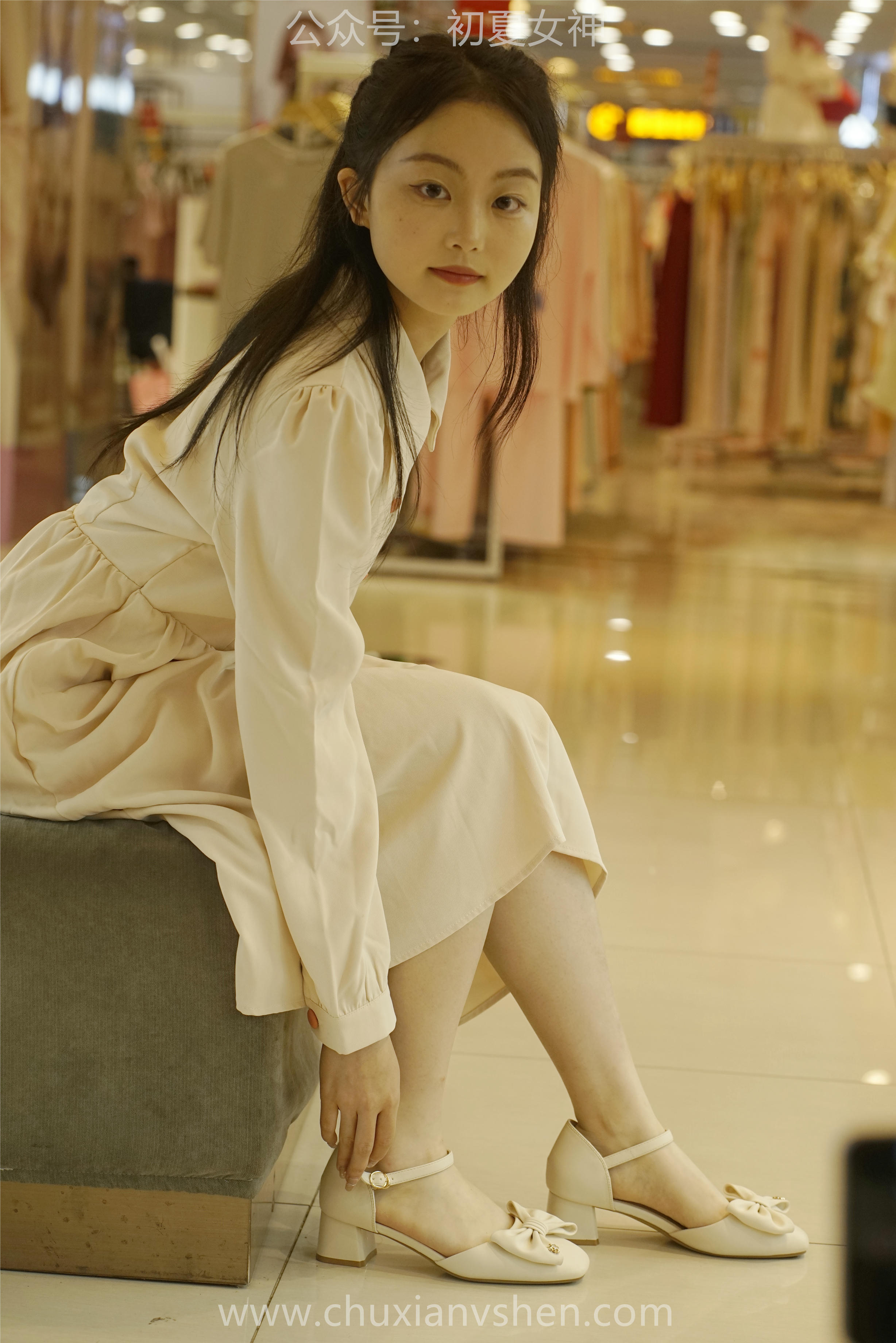 初夏女神 NO.077 双双 偶遇学姐 周末逛商场[120P+1V／6.90GB]_第4集