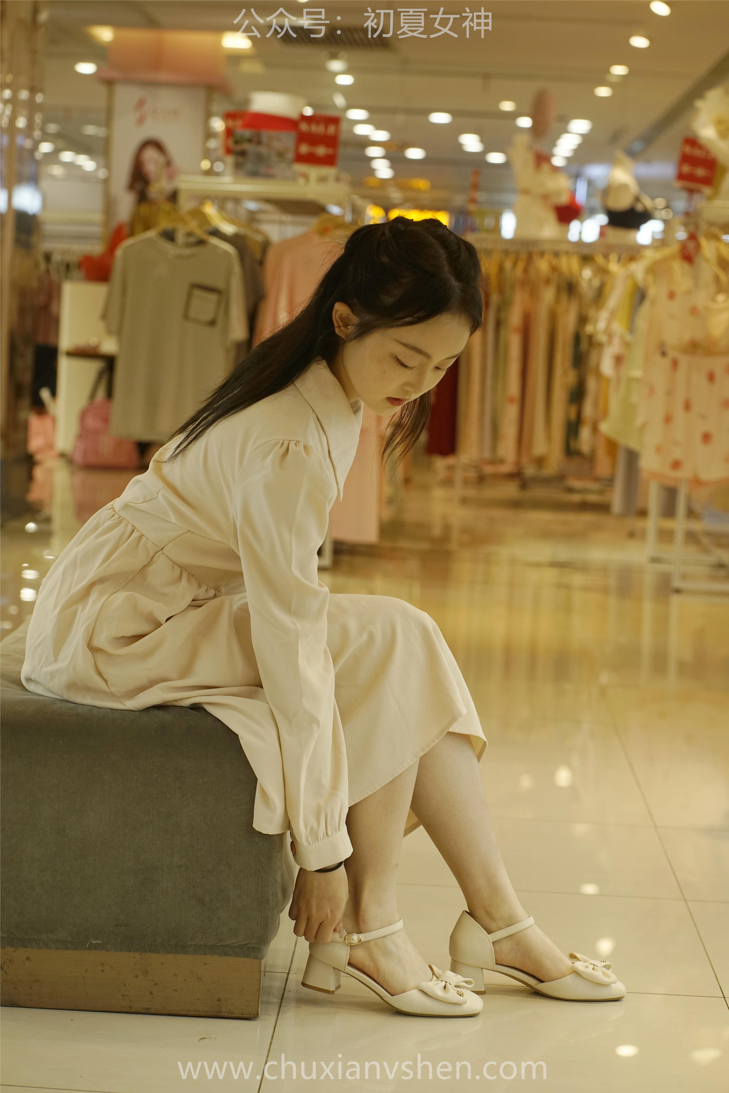 初夏女神 NO.077 双双 偶遇学姐 周末逛商场[120P+1V／6.90GB]_第4集