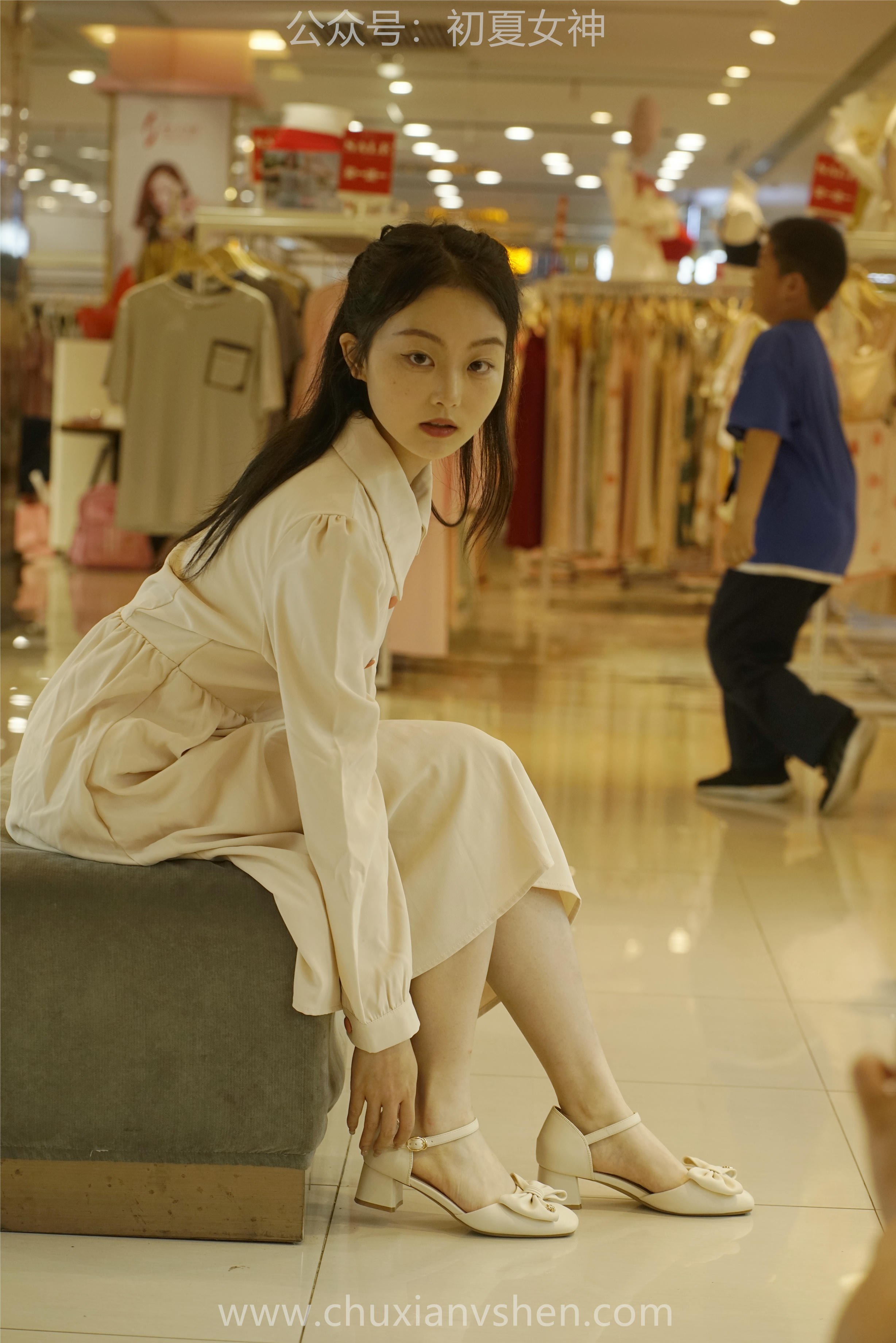 初夏女神 NO.077 双双 偶遇学姐 周末逛商场[120P+1V／6.90GB]_第4集