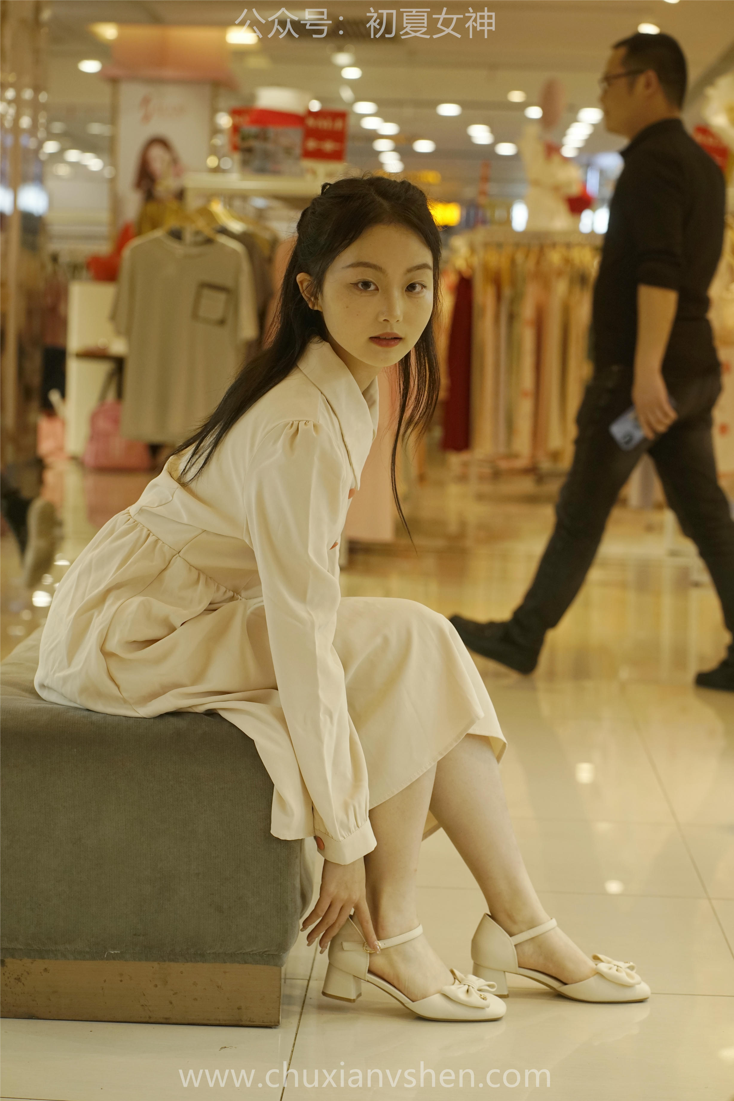 初夏女神 NO.077 双双 偶遇学姐 周末逛商场[120P+1V／6.90GB]_第5集