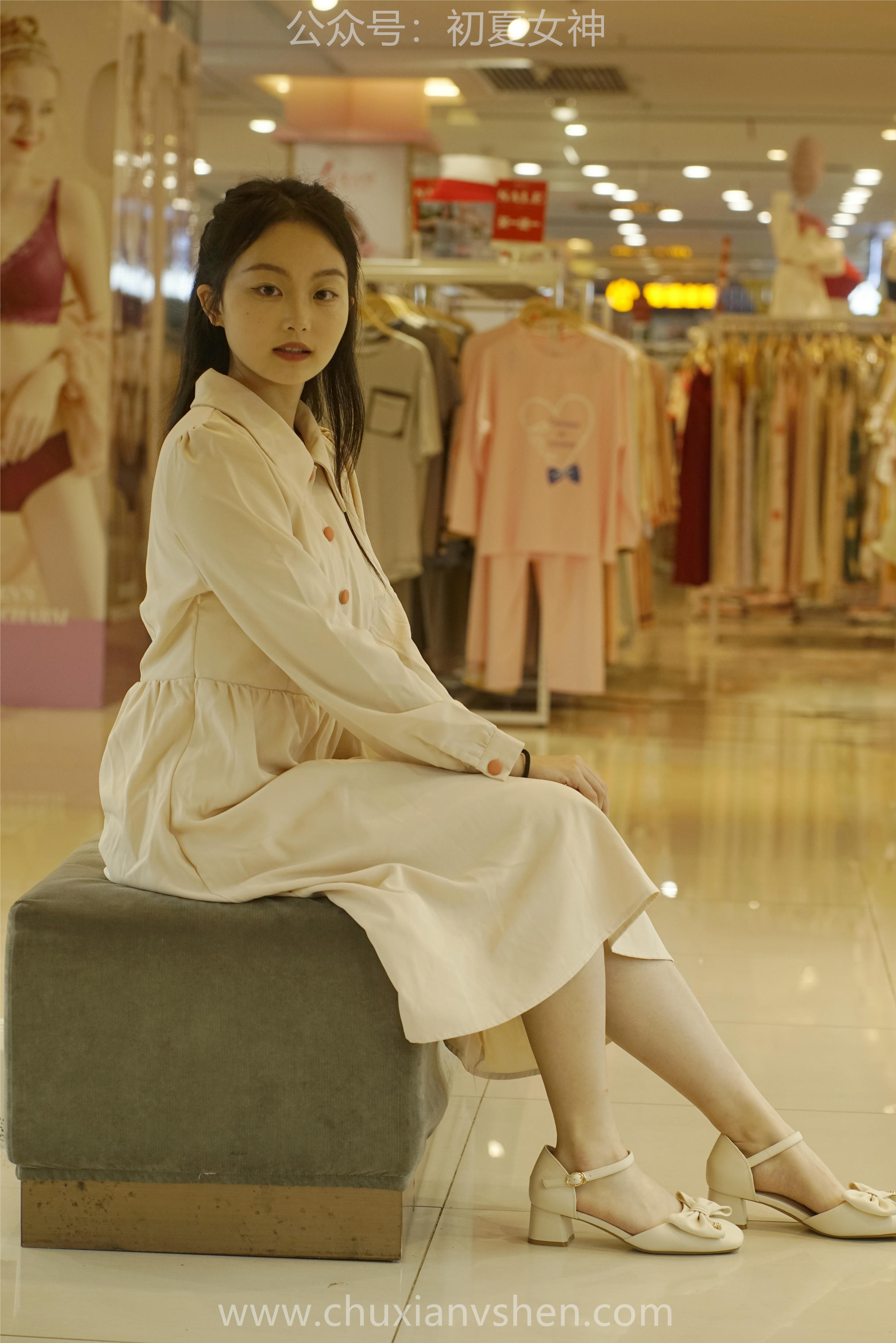 初夏女神 NO.077 双双 偶遇学姐 周末逛商场[120P+1V／6.90GB]_第5集