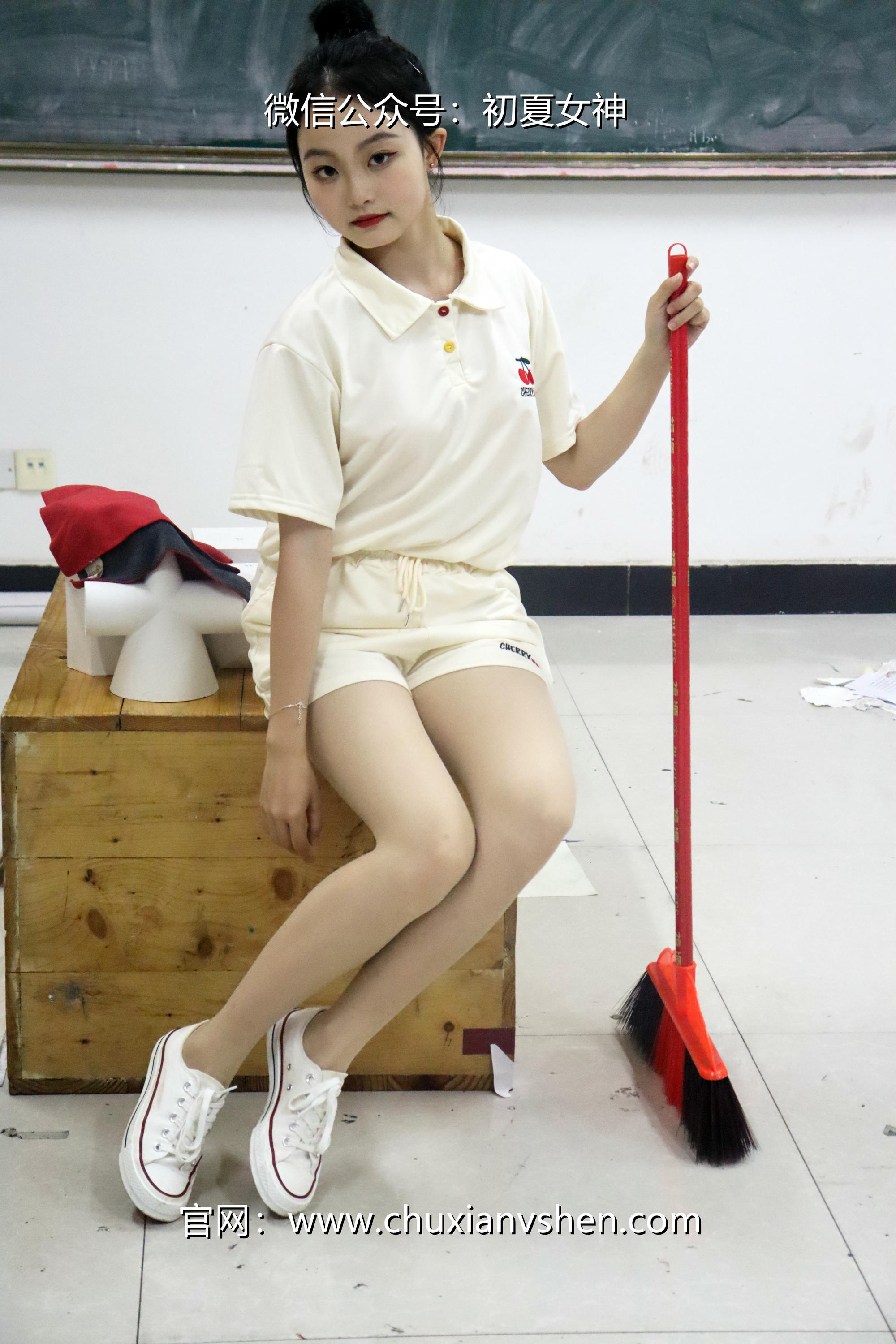 初夏女神 NO.078 双双 打扫教室[145P+1V／5.13GB]_第4集