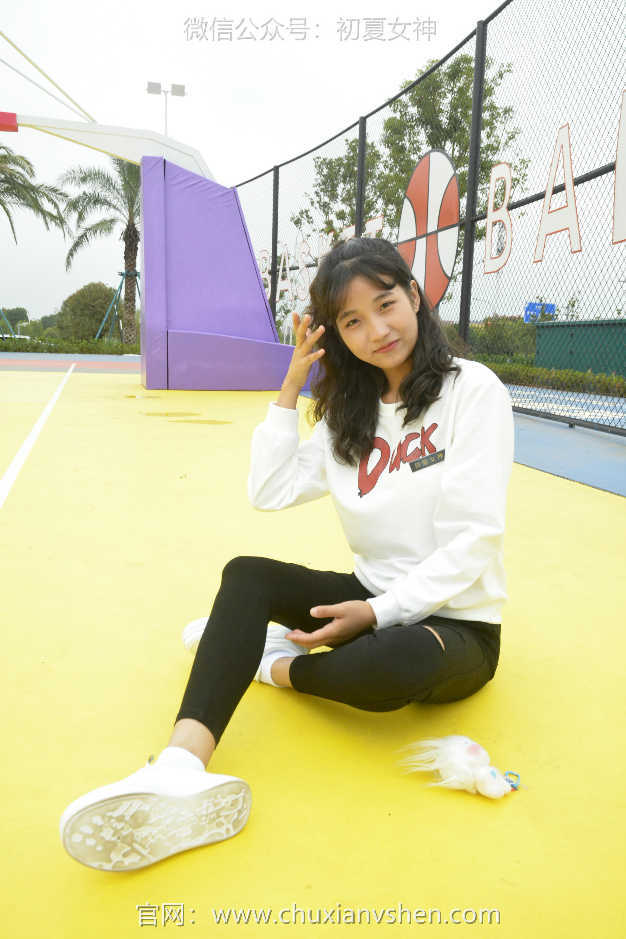 初夏女神 NO.082 点点 休闲卫衣[150P+1V／5.26GB]_第1集