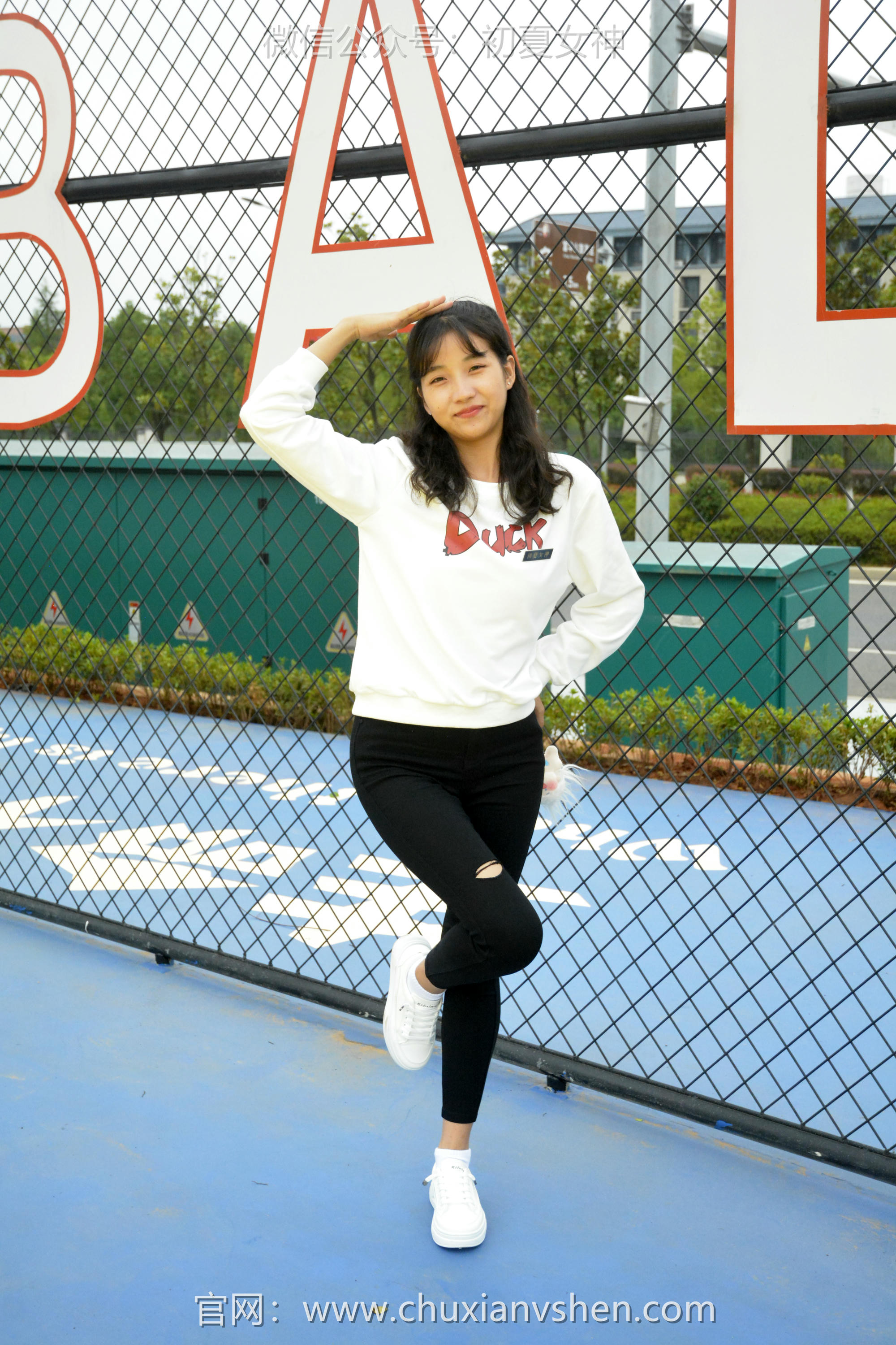 初夏女神 NO.082 点点 休闲卫衣[150P+1V／5.26GB]_第1集