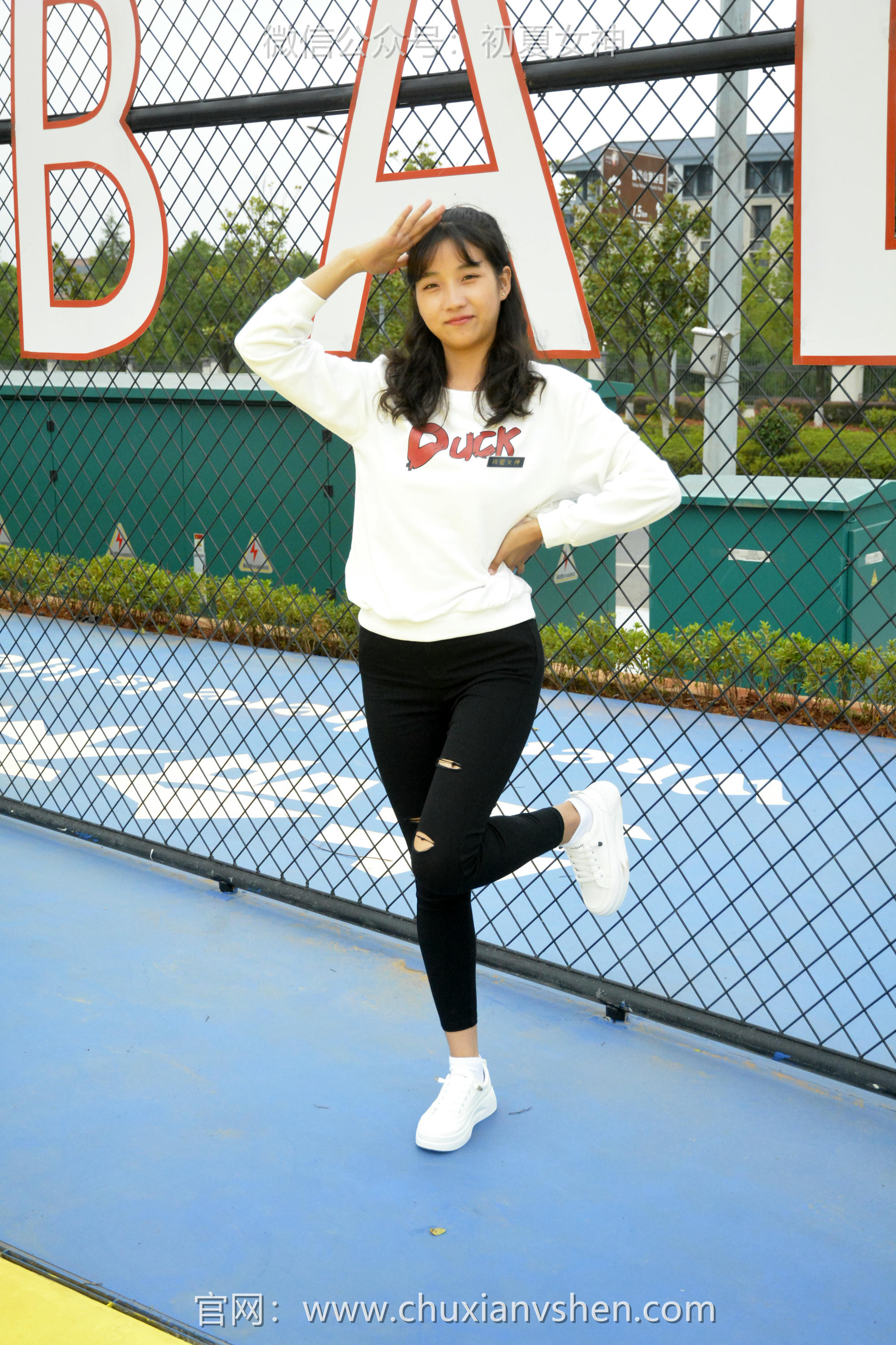 初夏女神 NO.082 点点 休闲卫衣[150P+1V／5.26GB]_第1集