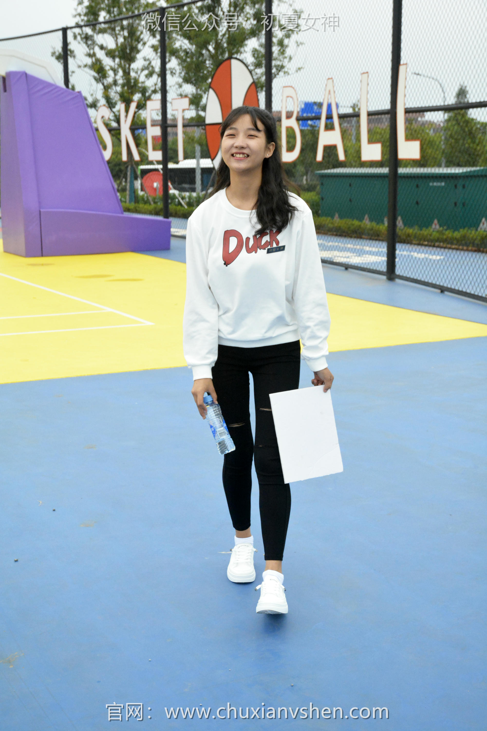 初夏女神 NO.082 点点 休闲卫衣[150P+1V／5.26GB]_第1集