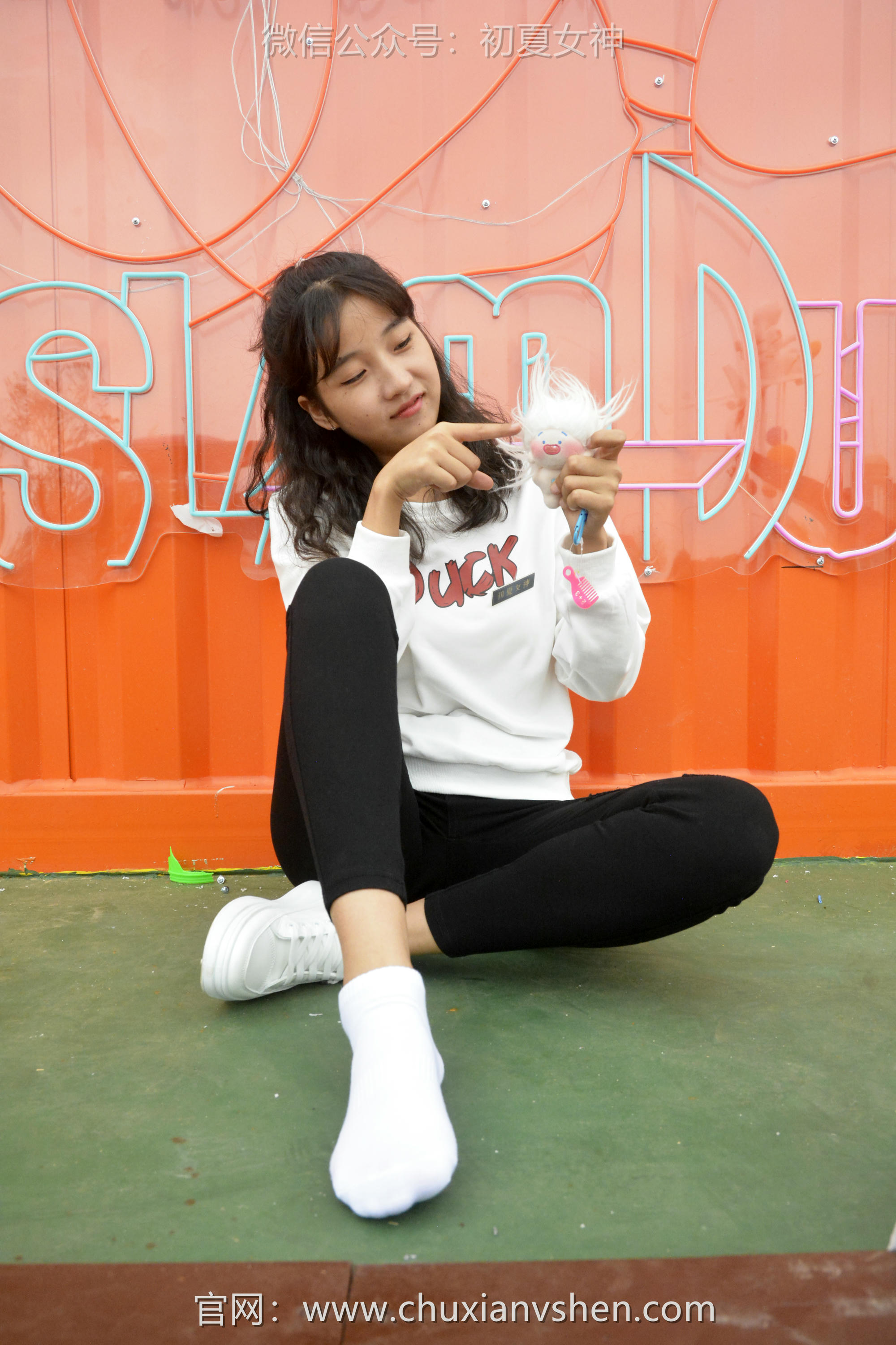 初夏女神 NO.082 点点 休闲卫衣[150P+1V／5.26GB]_第3集