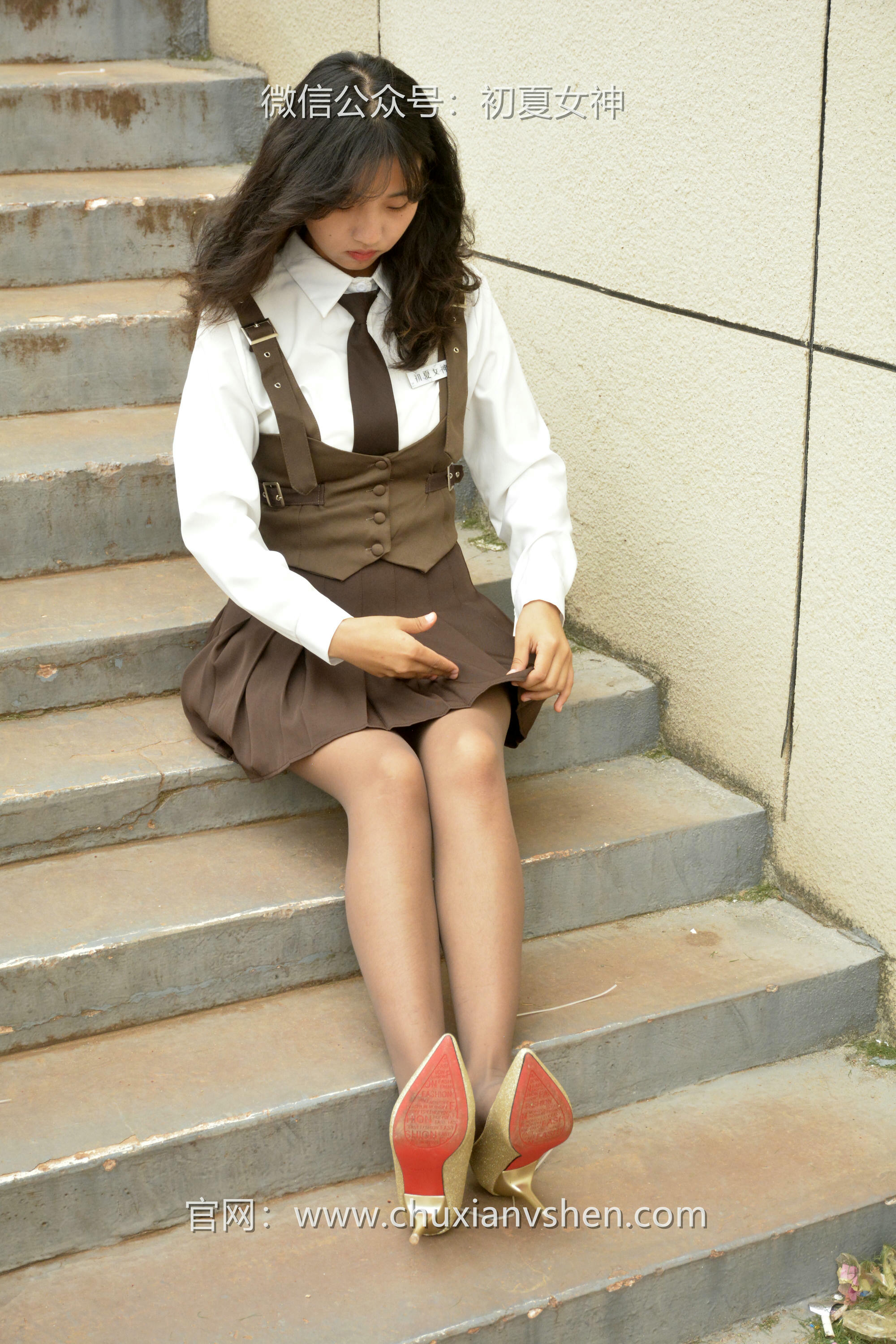 初夏女神 NO.087 点点 咖啡JK[140P+1V／3.32GB]_第6集