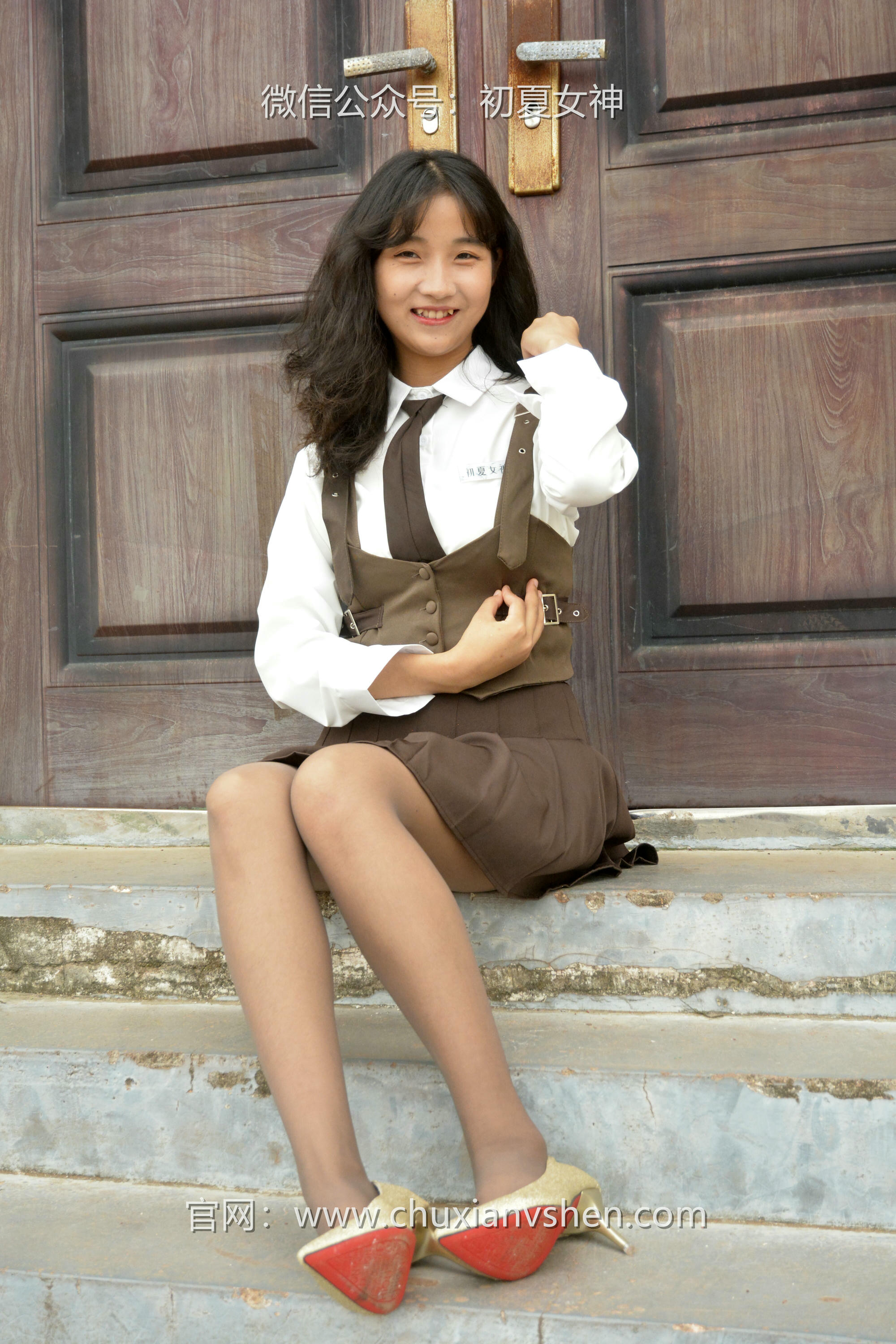 初夏女神 NO.087 点点 咖啡JK[140P+1V／3.32GB]_第1集