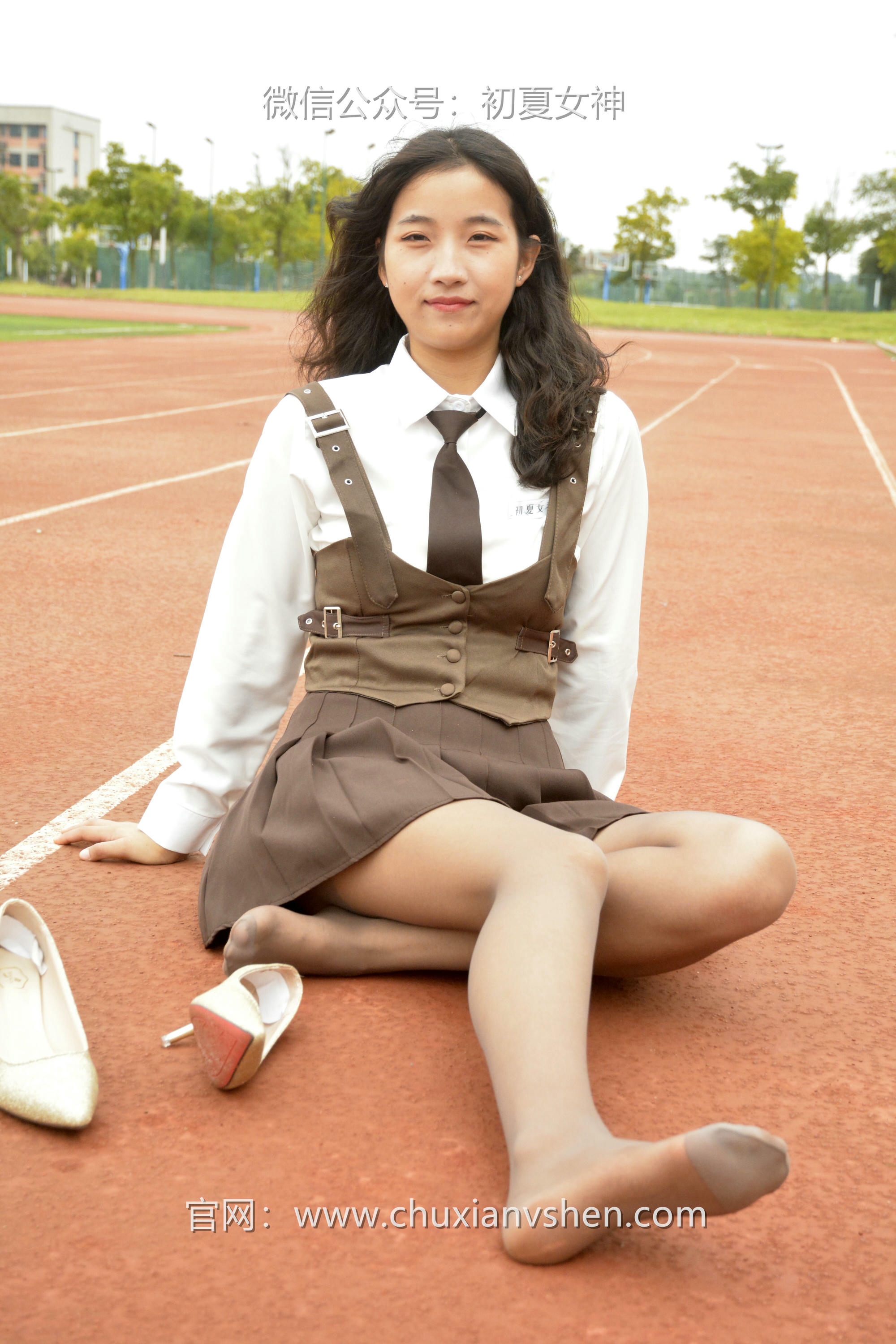 初夏女神 NO.087 点点 咖啡JK[140P+1V／3.32GB]_第5集