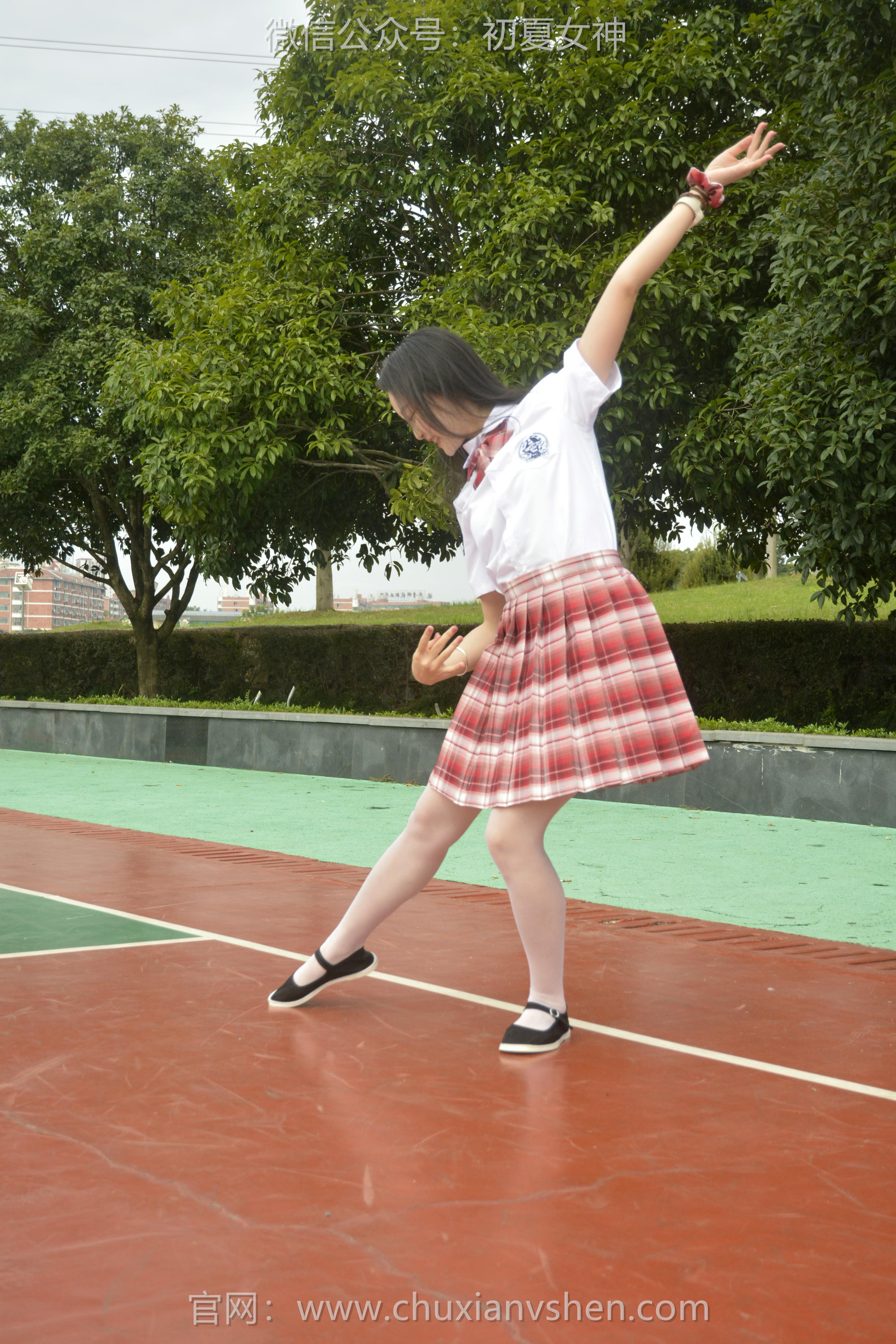 初夏女神 NO.091 双双 大红JK套[130P+1V／4.98GB]_第6集