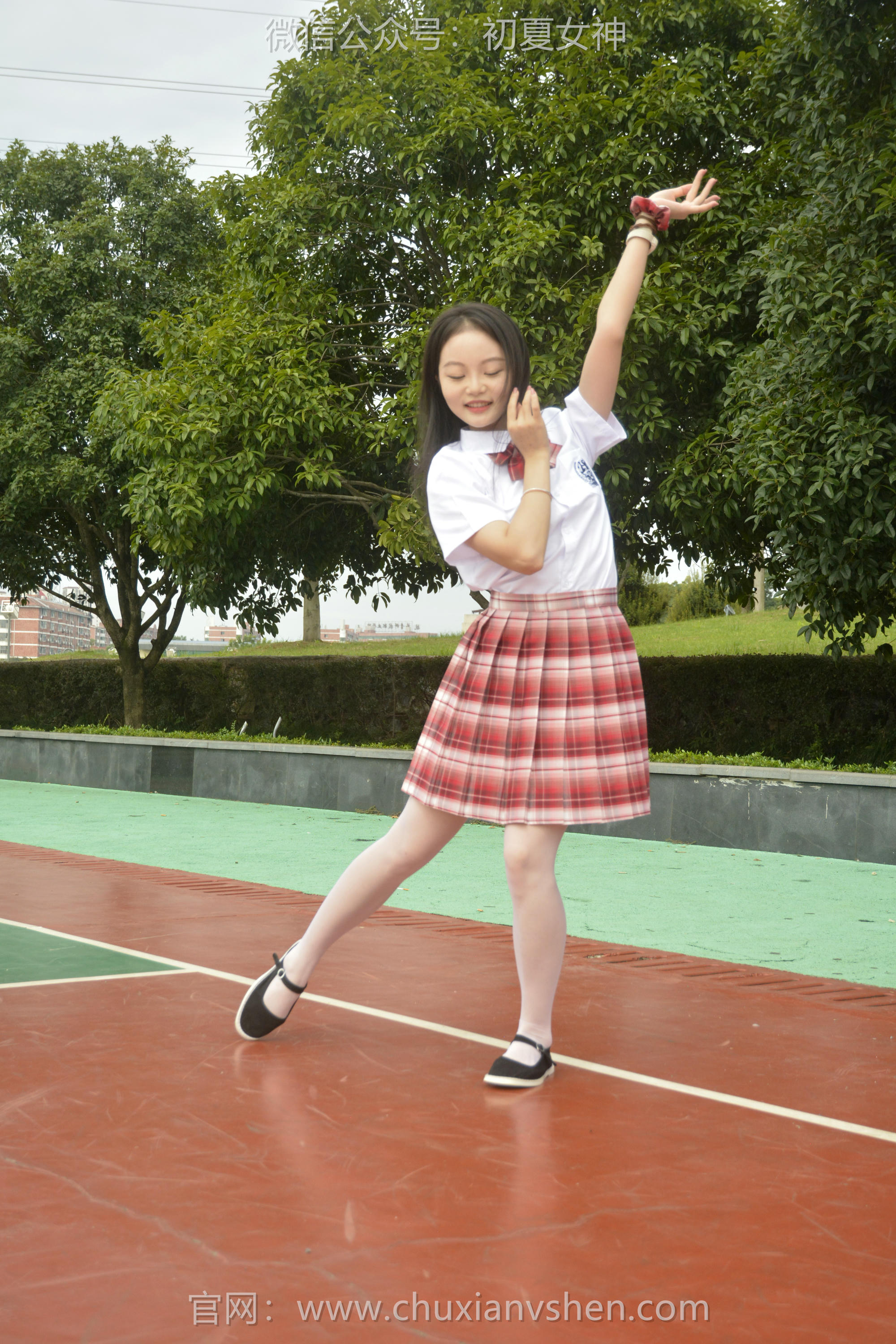 初夏女神 NO.091 双双 大红JK套[130P+1V／4.98GB]_第6集