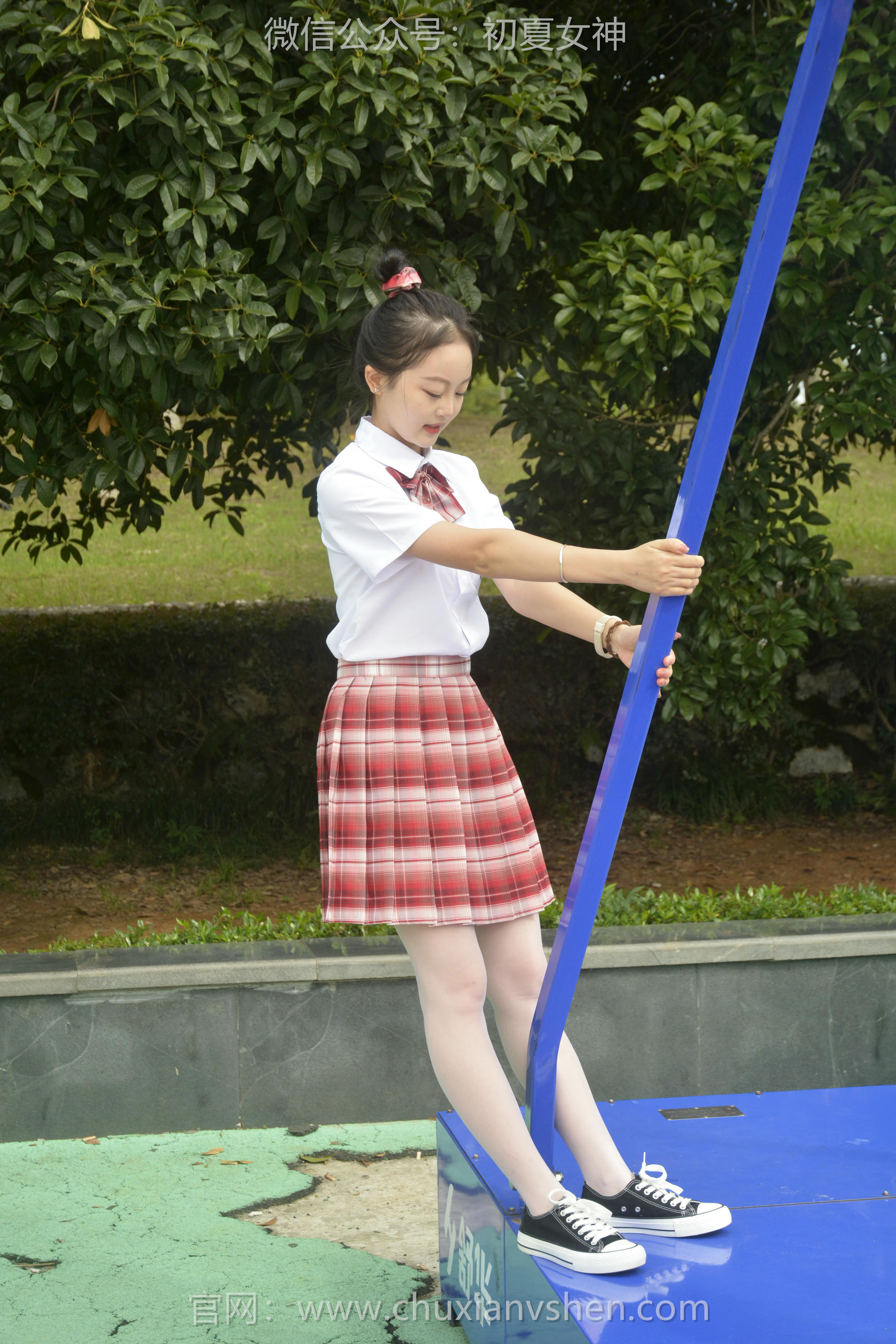 初夏女神 NO.091 双双 大红JK套[130P+1V／4.98GB]_第2集