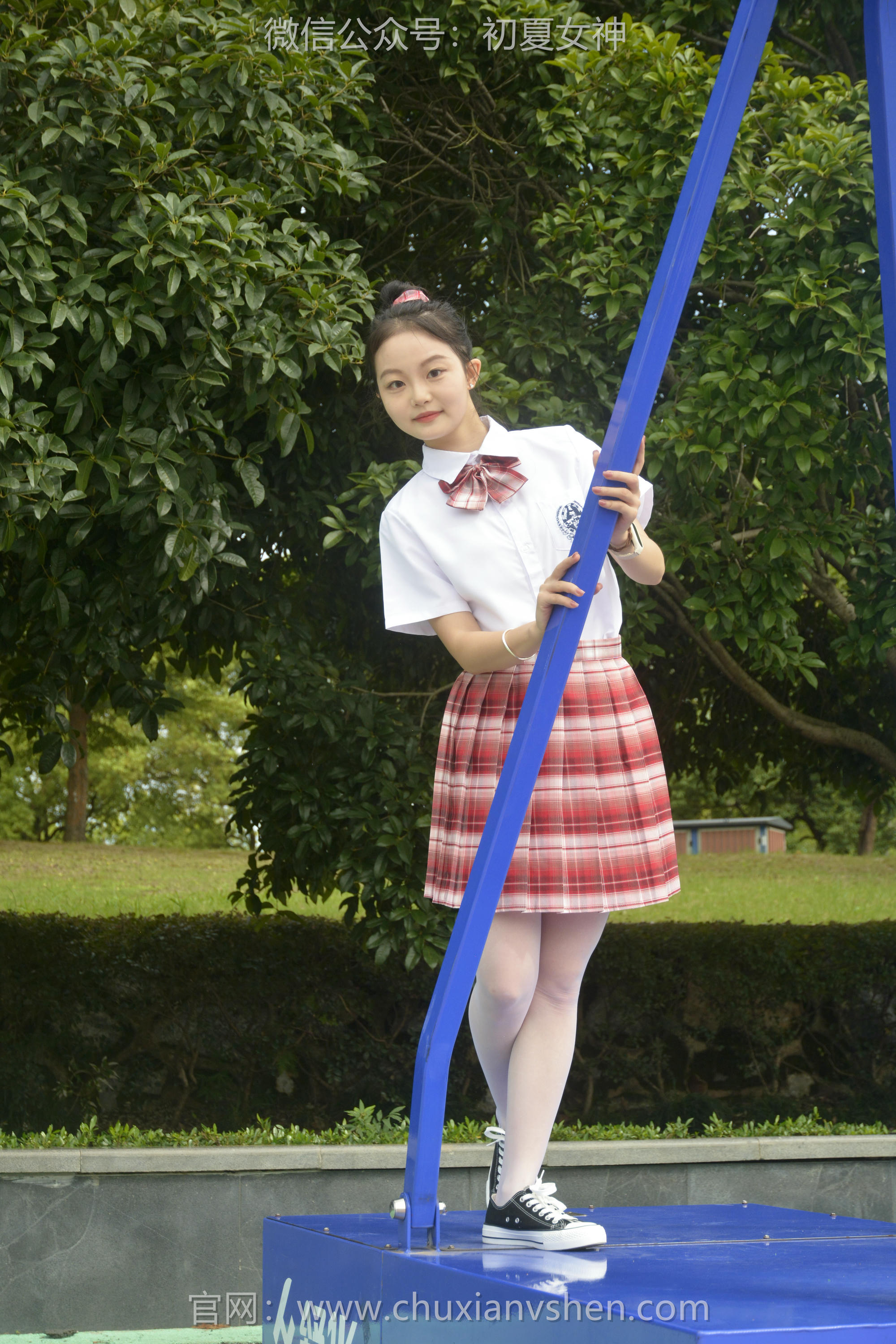 初夏女神 NO.091 双双 大红JK套[130P+1V／4.98GB]_第2集