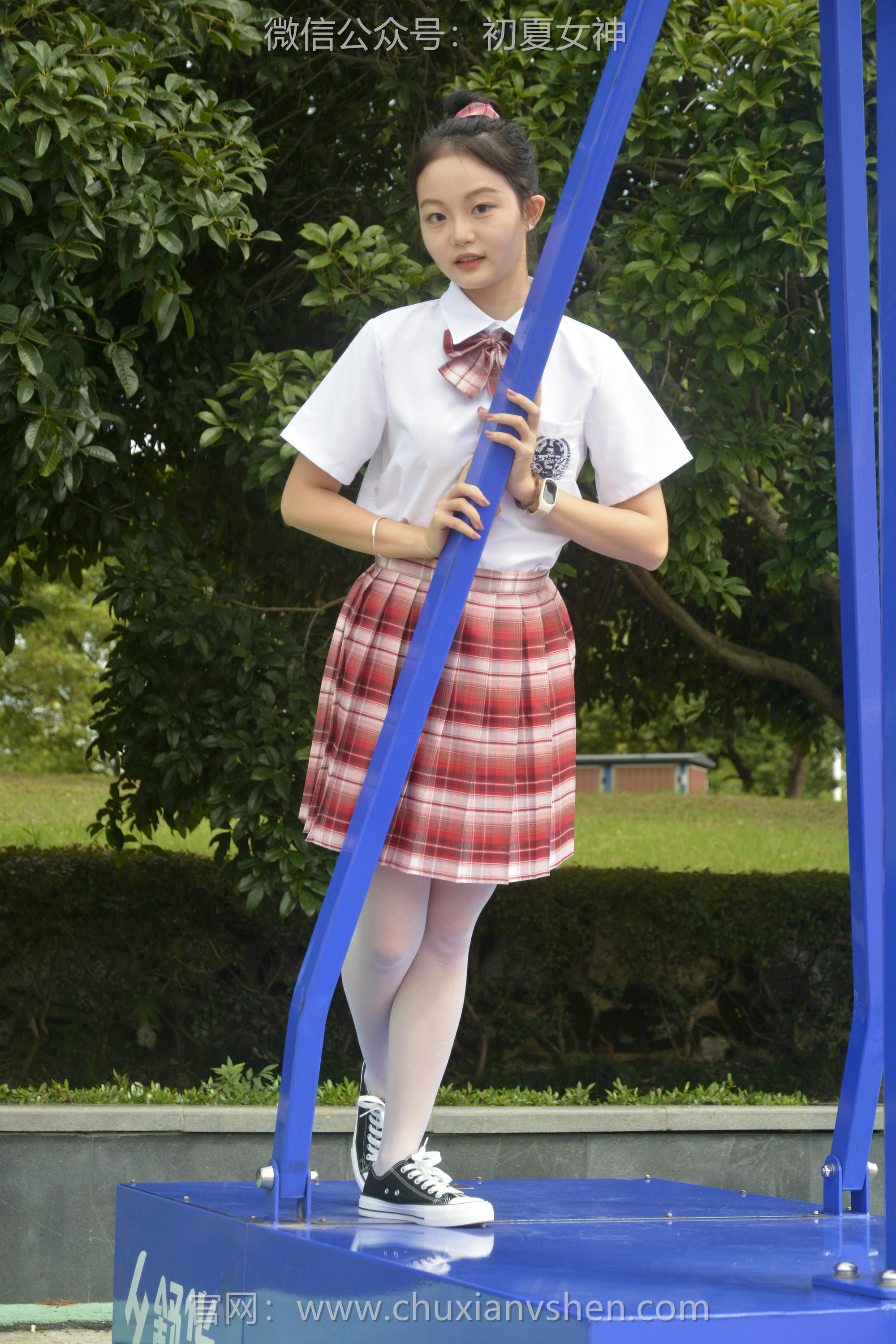 初夏女神 NO.091 双双 大红JK套[130P+1V／4.98GB]_第2集