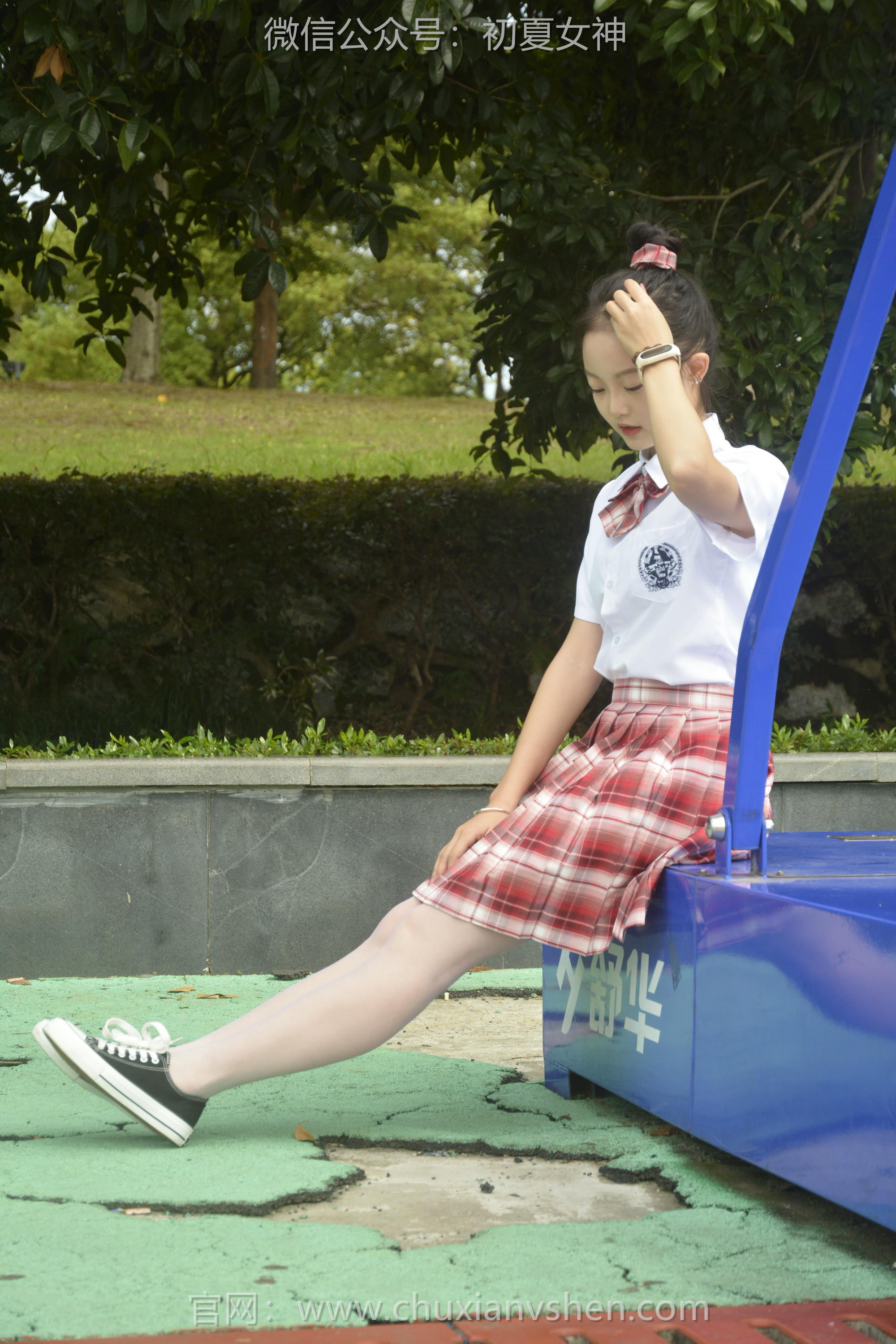 初夏女神 NO.091 双双 大红JK套[130P+1V／4.98GB]_第2集