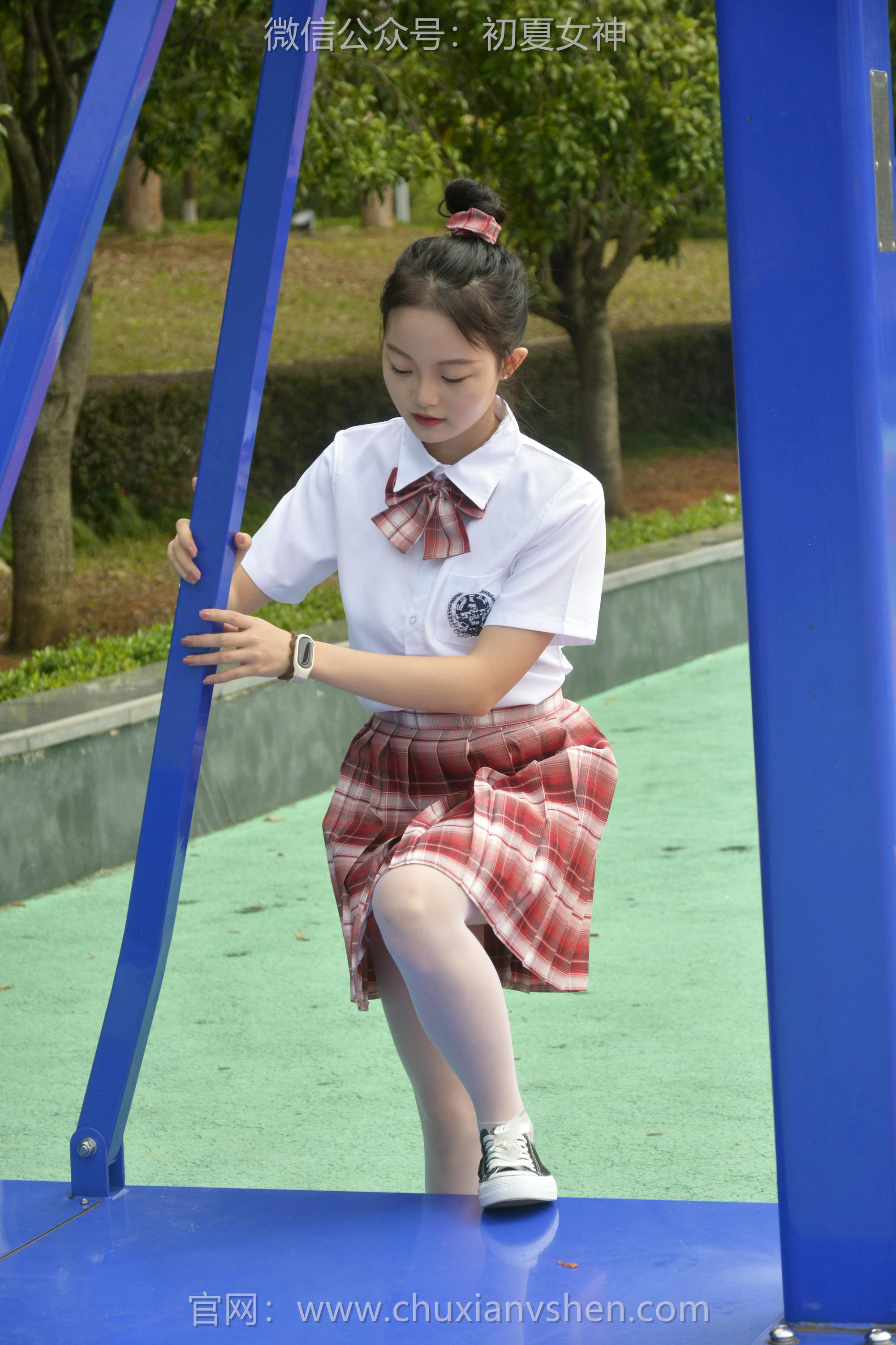 初夏女神 NO.091 双双 大红JK套[130P+1V／4.98GB]_第2集