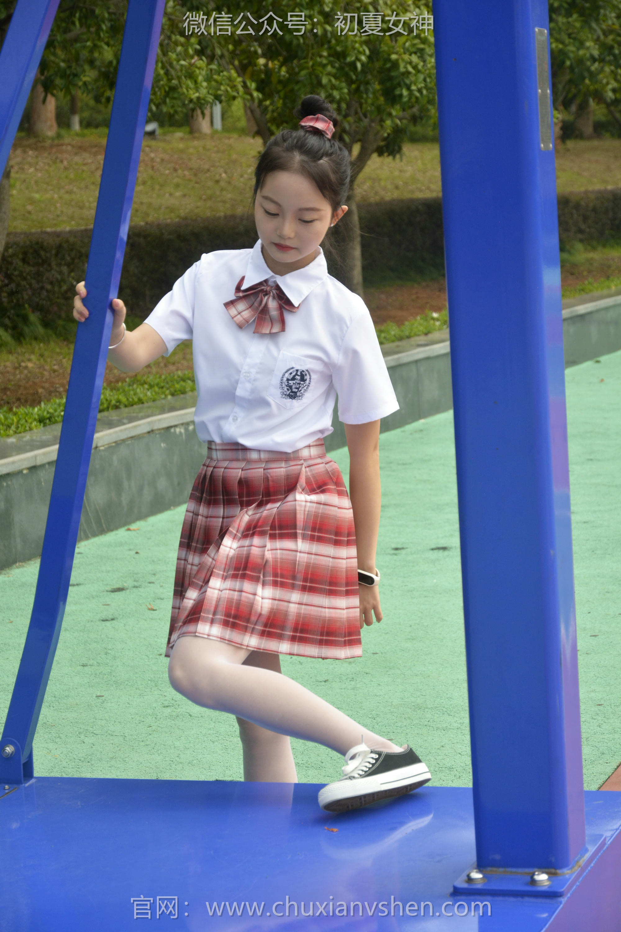 初夏女神 NO.091 双双 大红JK套[130P+1V／4.98GB]_第2集