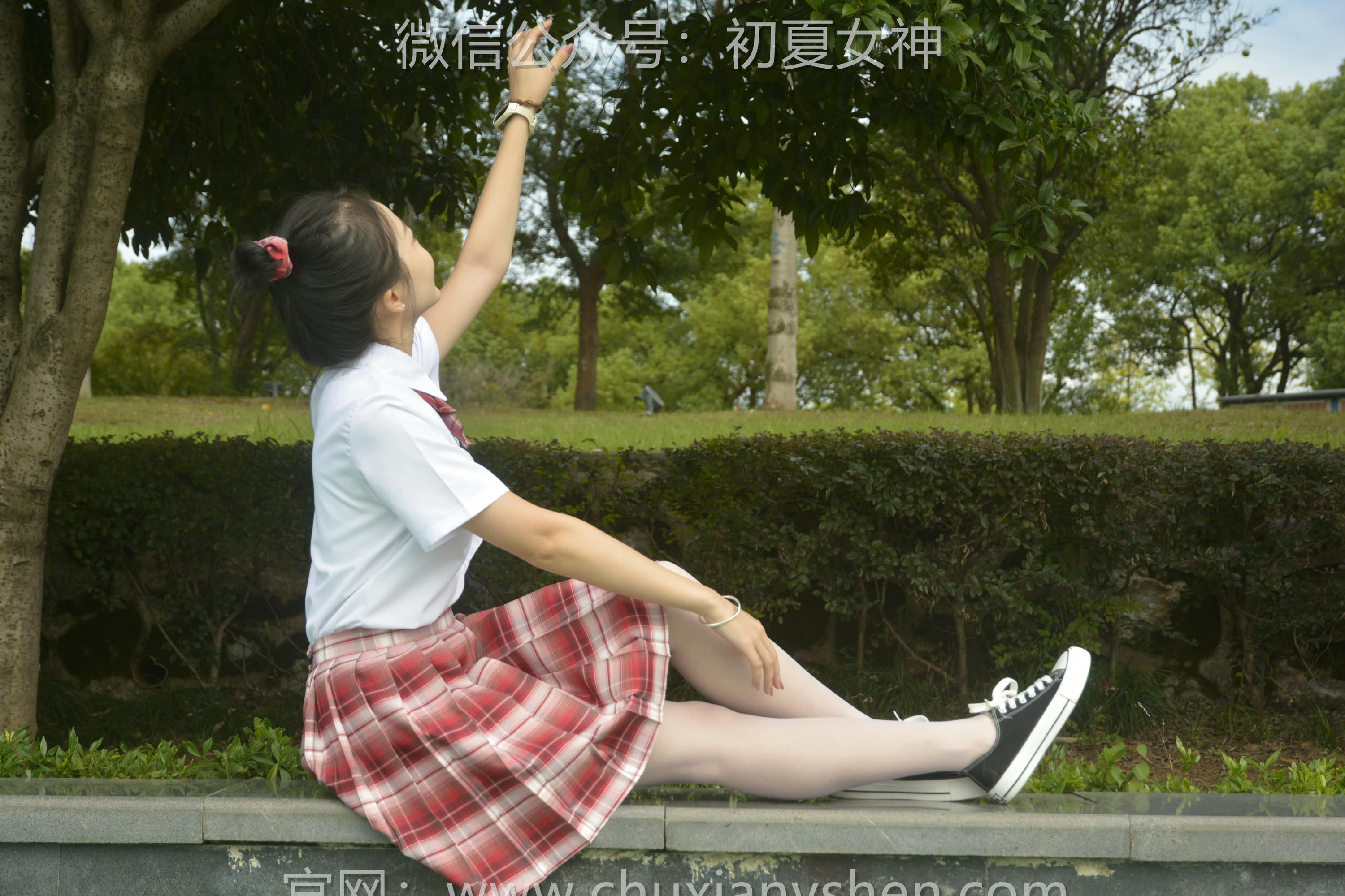 初夏女神 NO.091 双双 大红JK套[130P+1V／4.98GB]_第2集