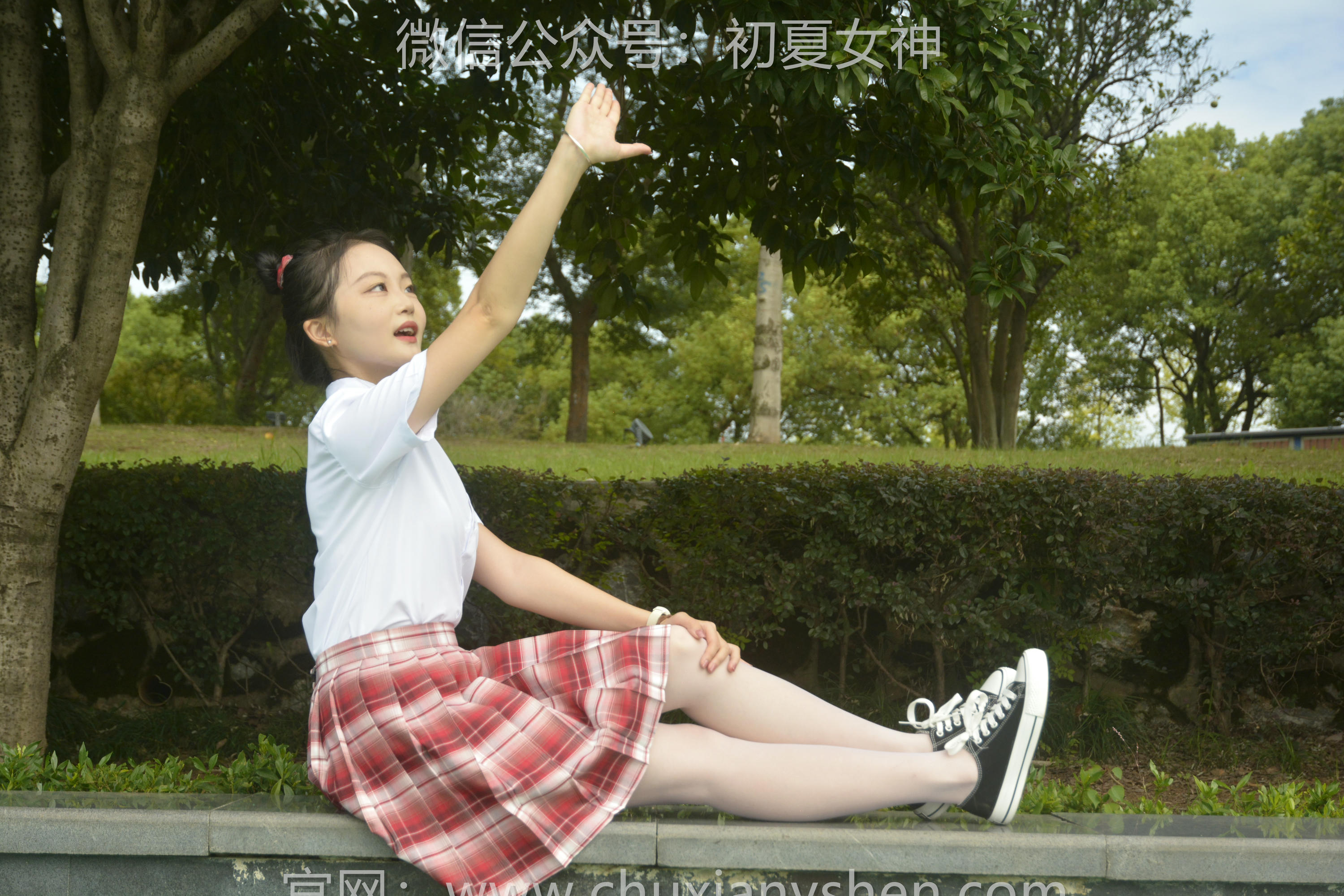 初夏女神 NO.091 双双 大红JK套[130P+1V／4.98GB]_第2集