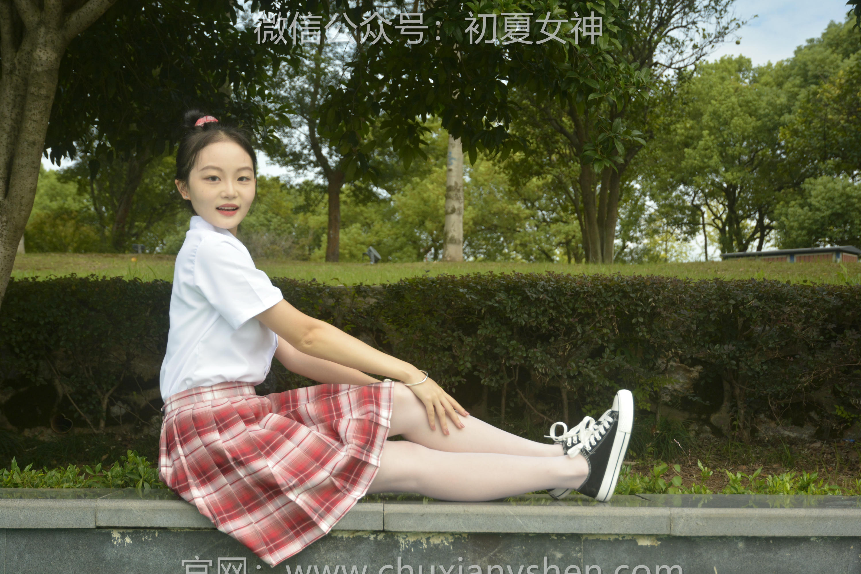 初夏女神 NO.091 双双 大红JK套[130P+1V／4.98GB]_第2集