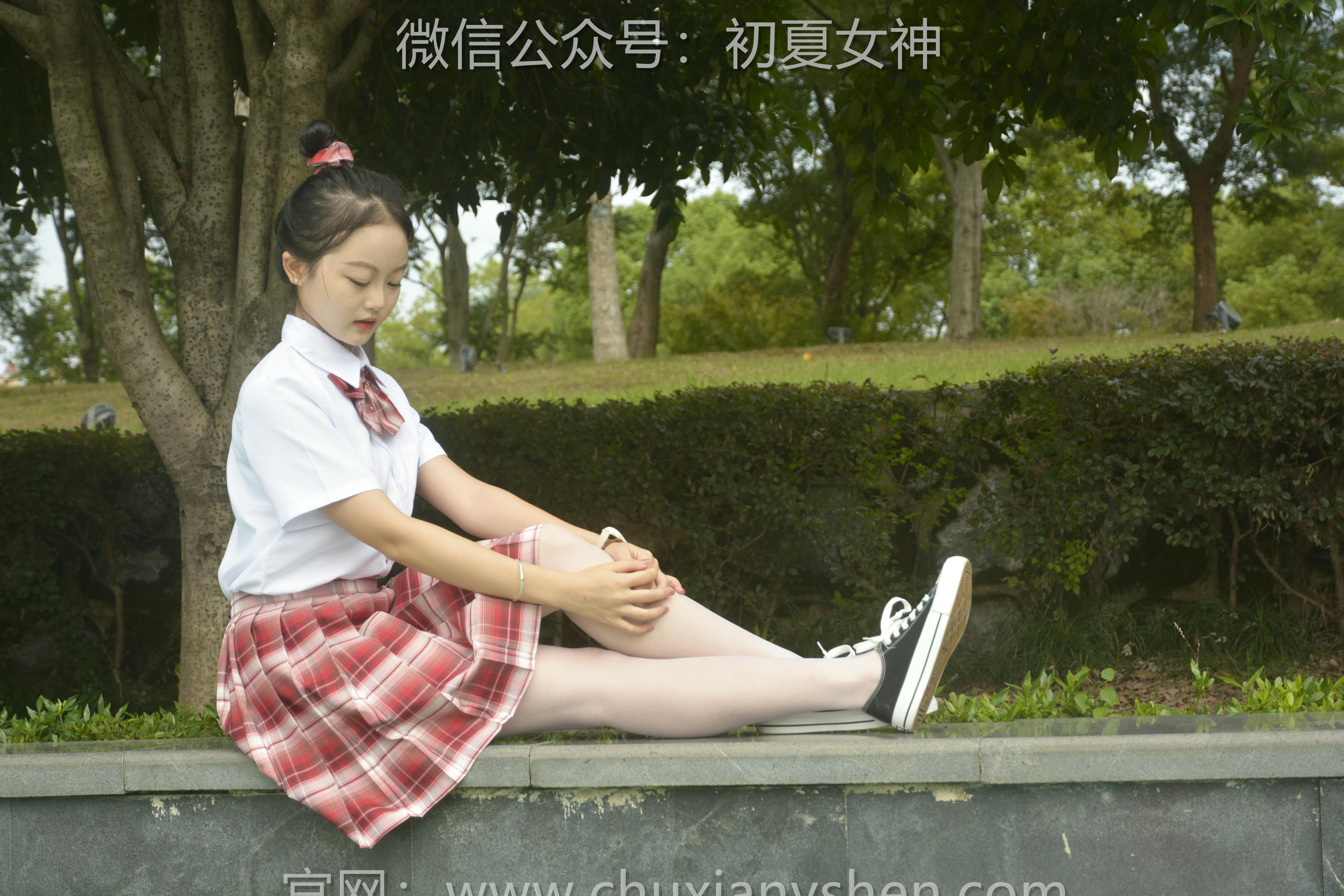 初夏女神 NO.091 双双 大红JK套[130P+1V／4.98GB]_第2集