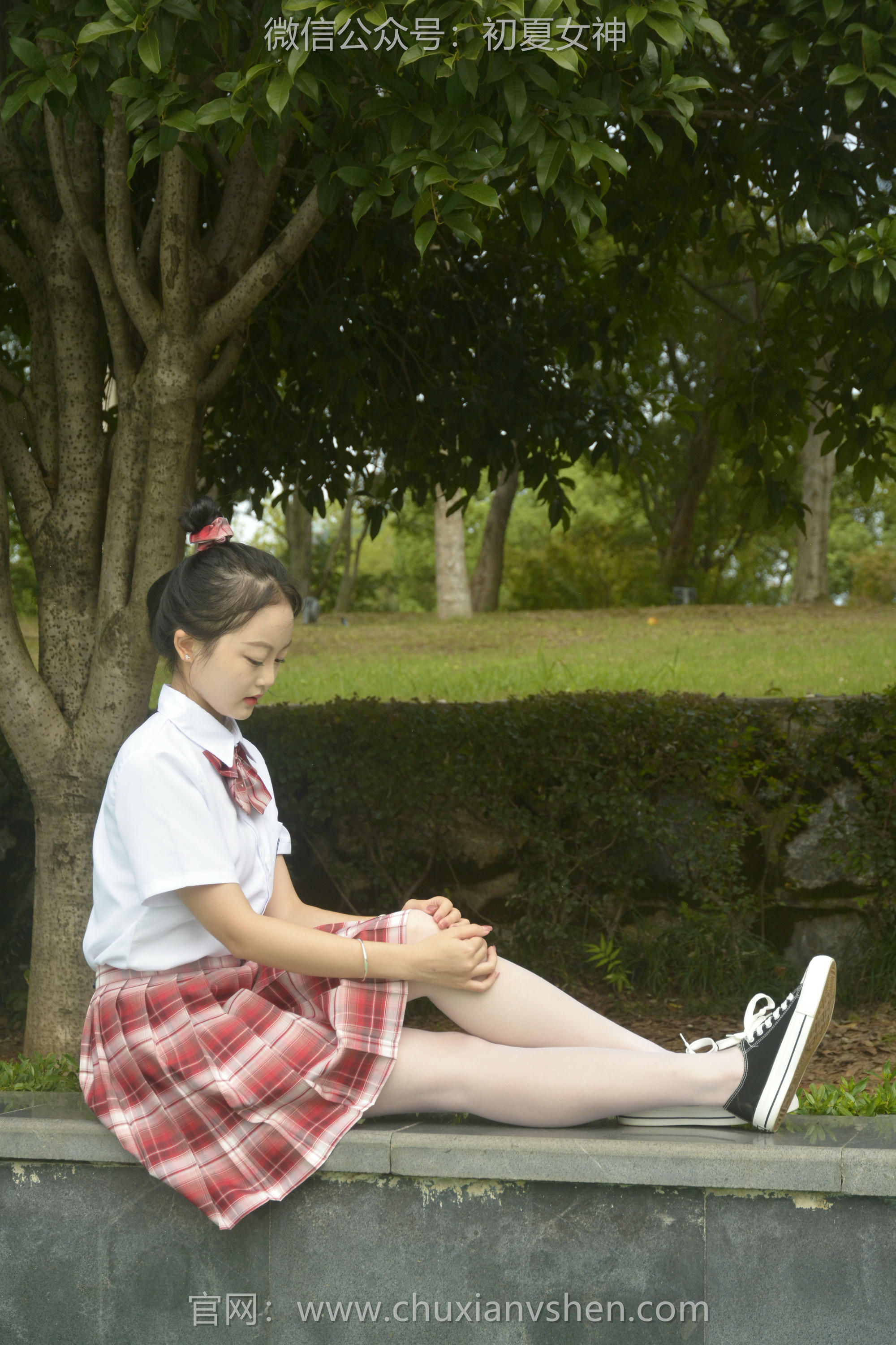 初夏女神 NO.091 双双 大红JK套[130P+1V／4.98GB]_第2集