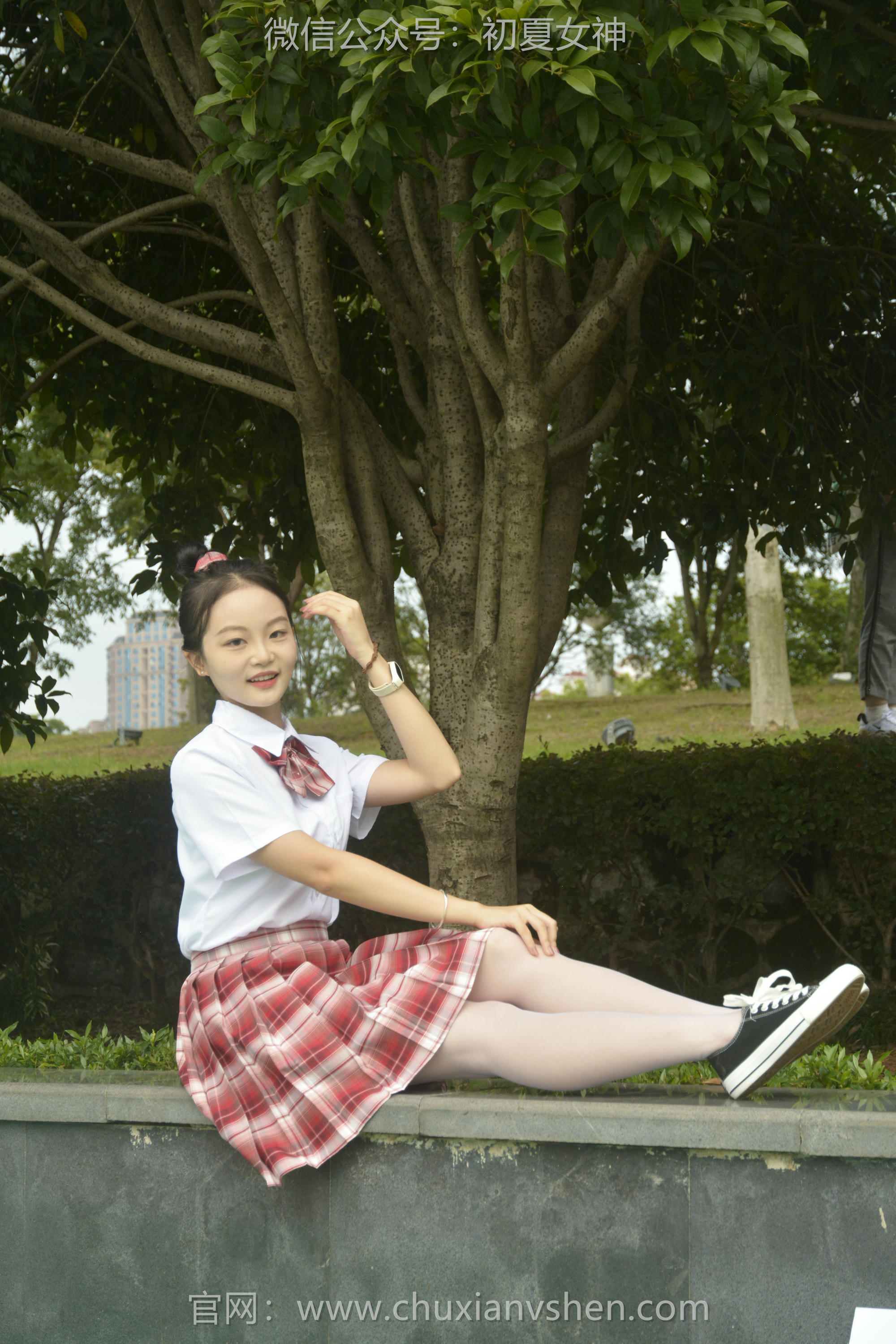 初夏女神 NO.091 双双 大红JK套[130P+1V／4.98GB]_第2集