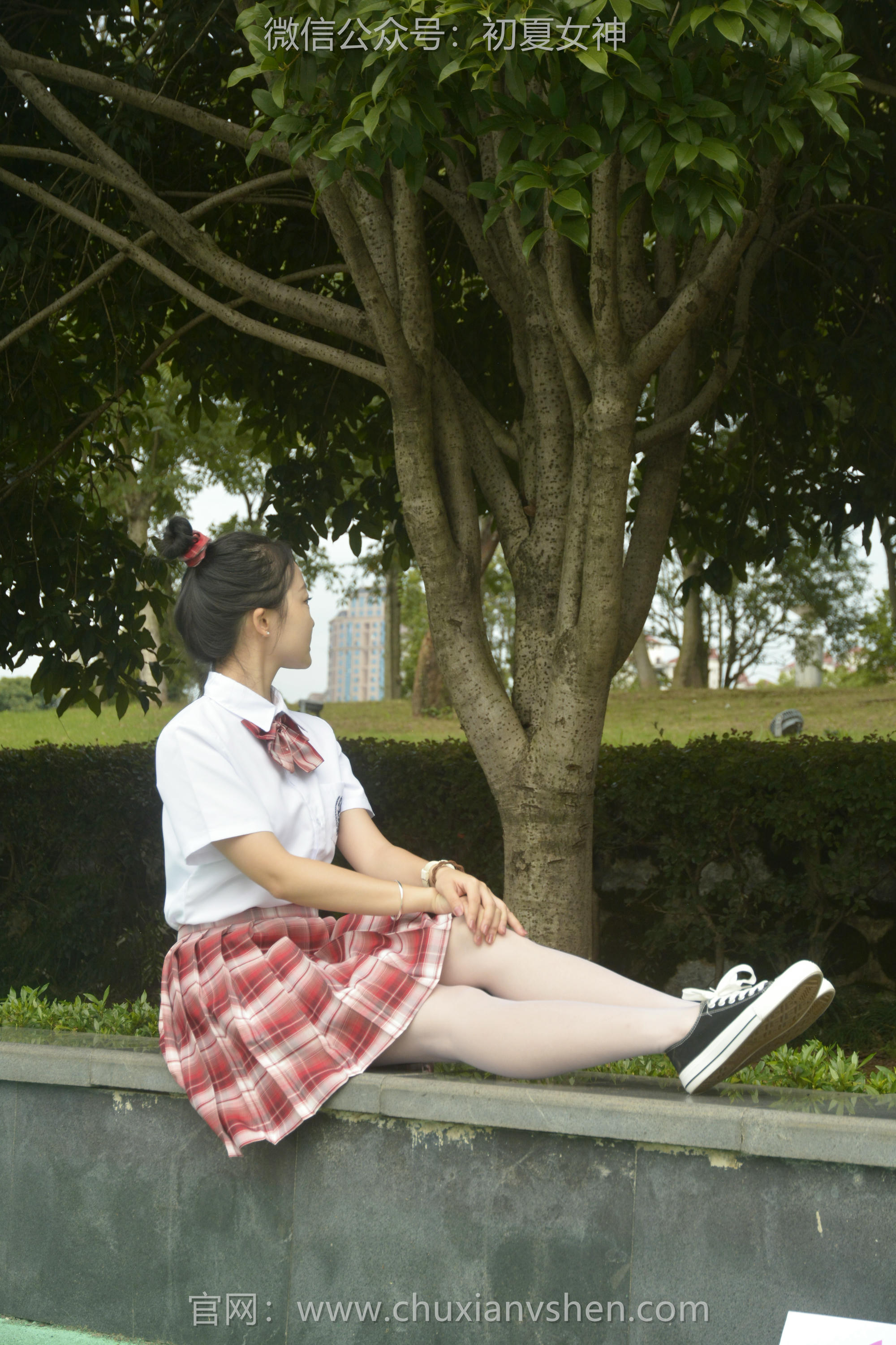 初夏女神 NO.091 双双 大红JK套[130P+1V／4.98GB]_第3集