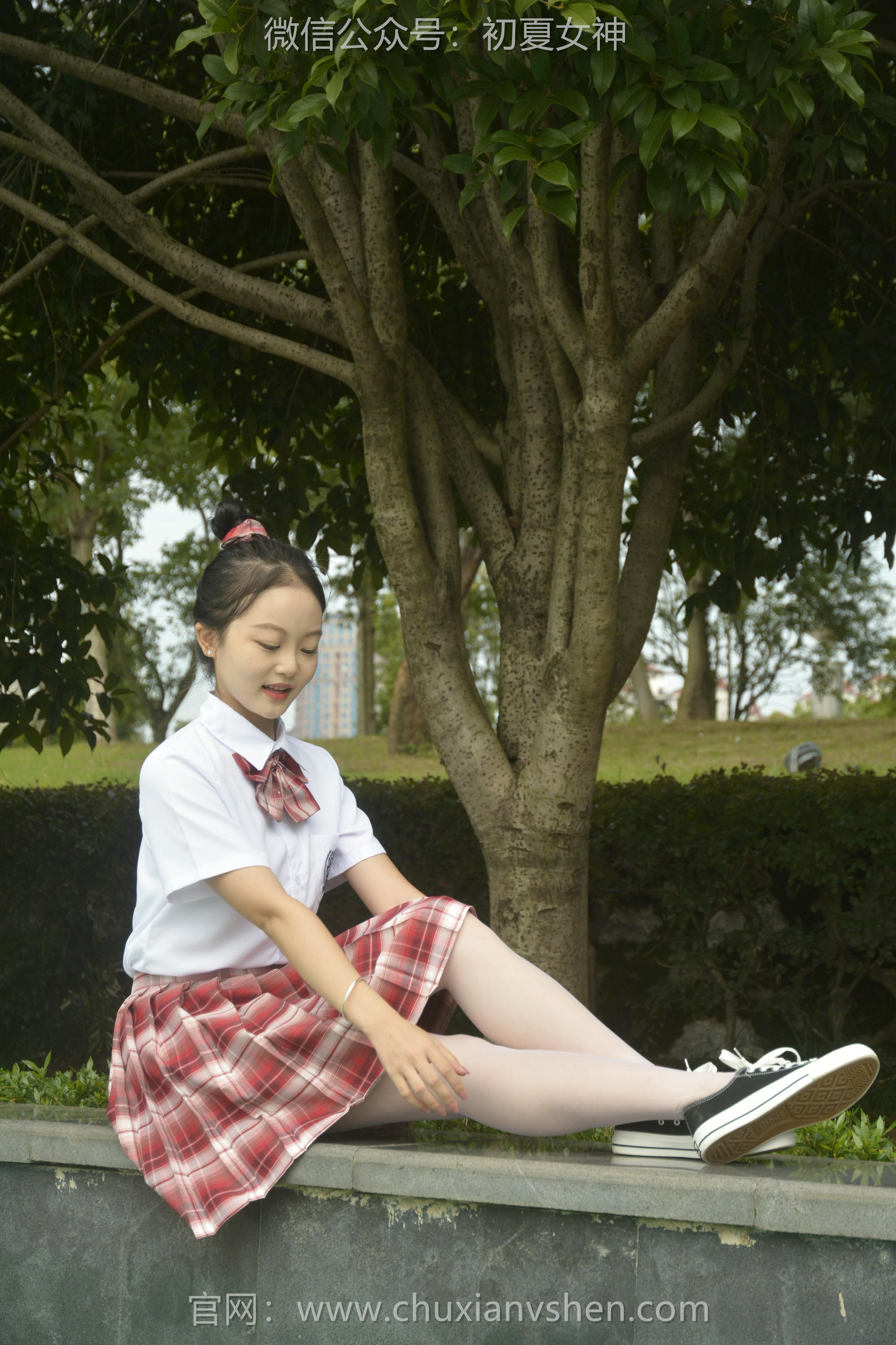 初夏女神 NO.091 双双 大红JK套[130P+1V／4.98GB]_第3集