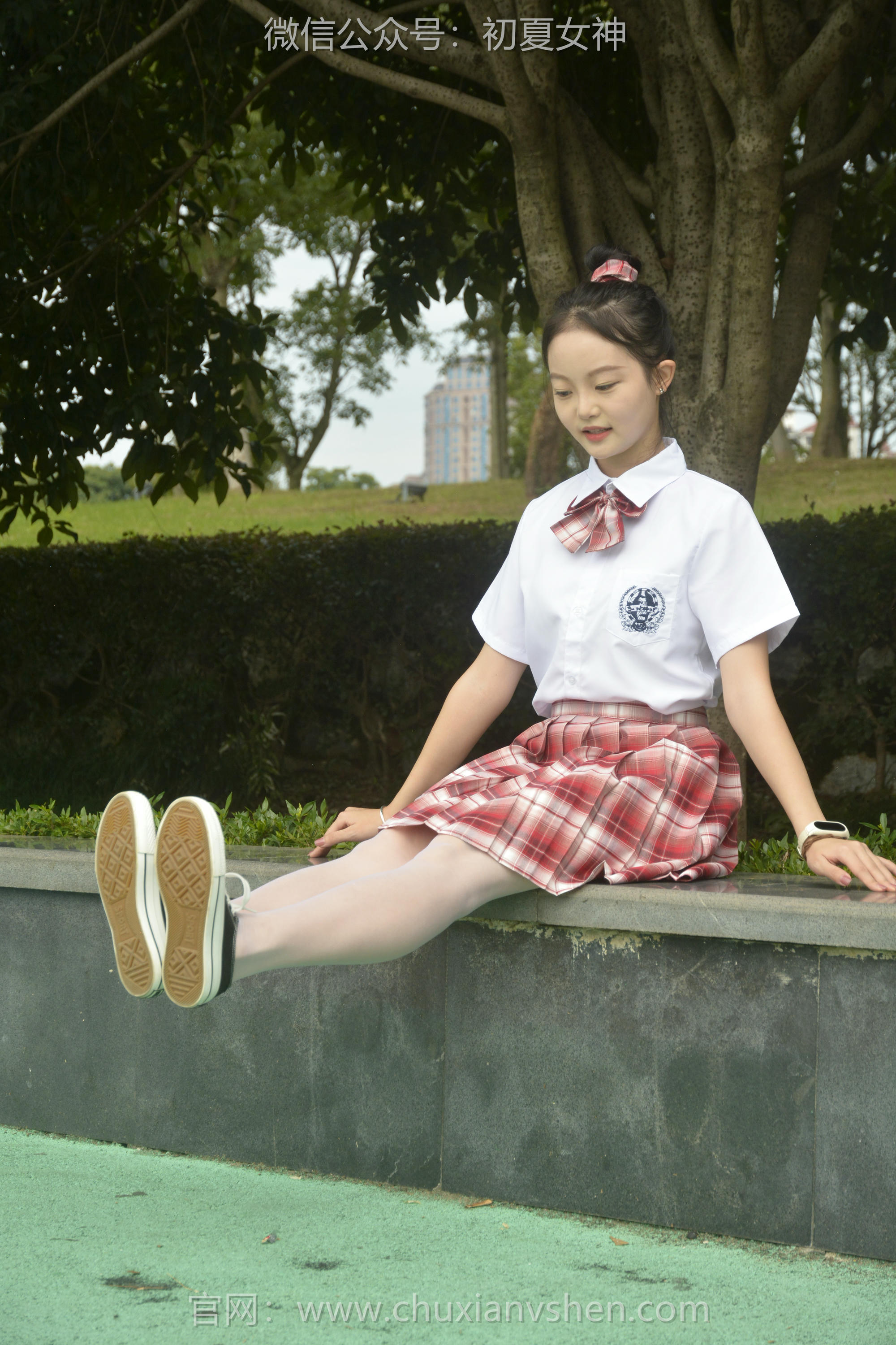 初夏女神 NO.091 双双 大红JK套[130P+1V／4.98GB]_第3集