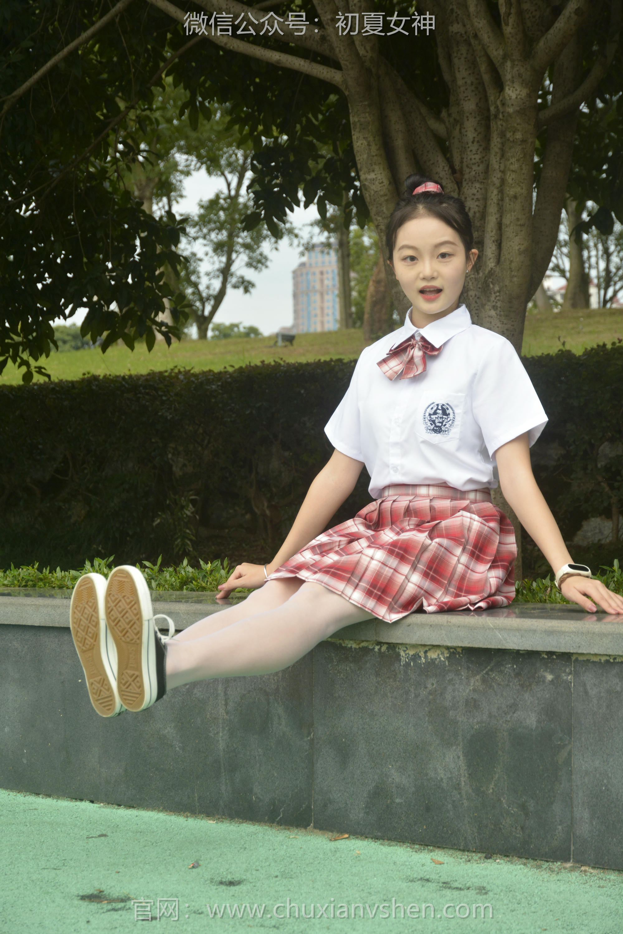 初夏女神 NO.091 双双 大红JK套[130P+1V／4.98GB]_第3集