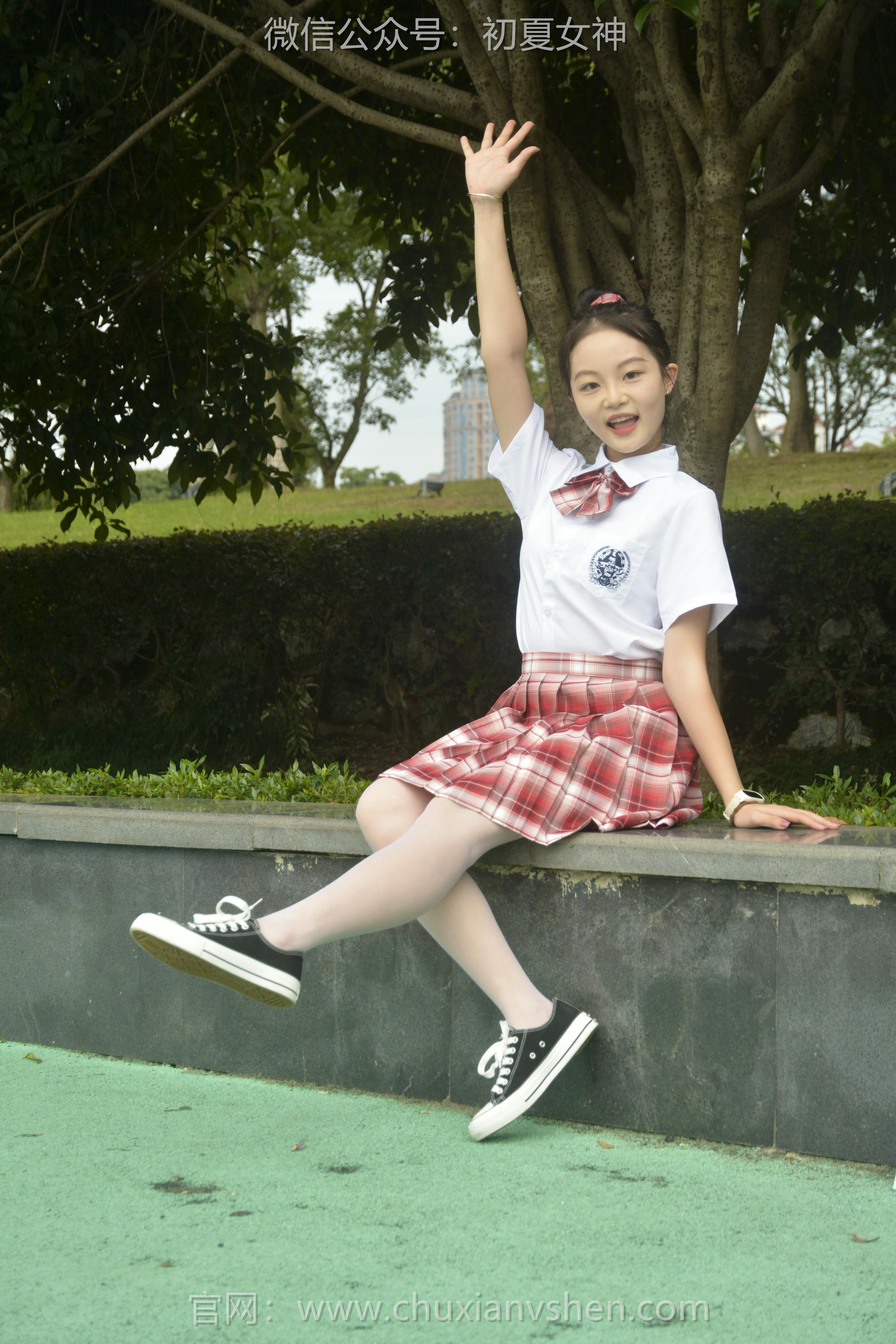 初夏女神 NO.091 双双 大红JK套[130P+1V／4.98GB]_第3集