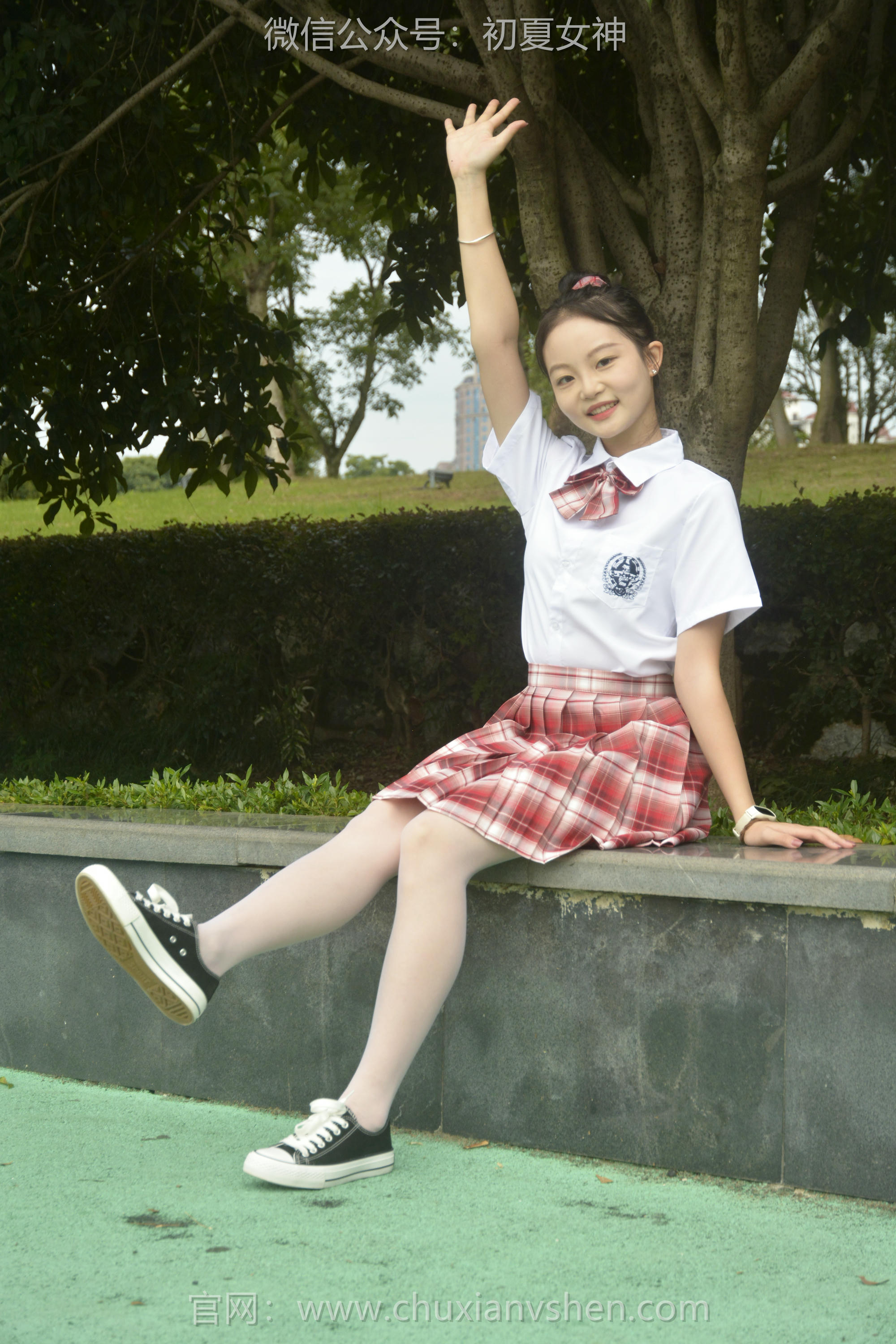 初夏女神 NO.091 双双 大红JK套[130P+1V／4.98GB]_第3集