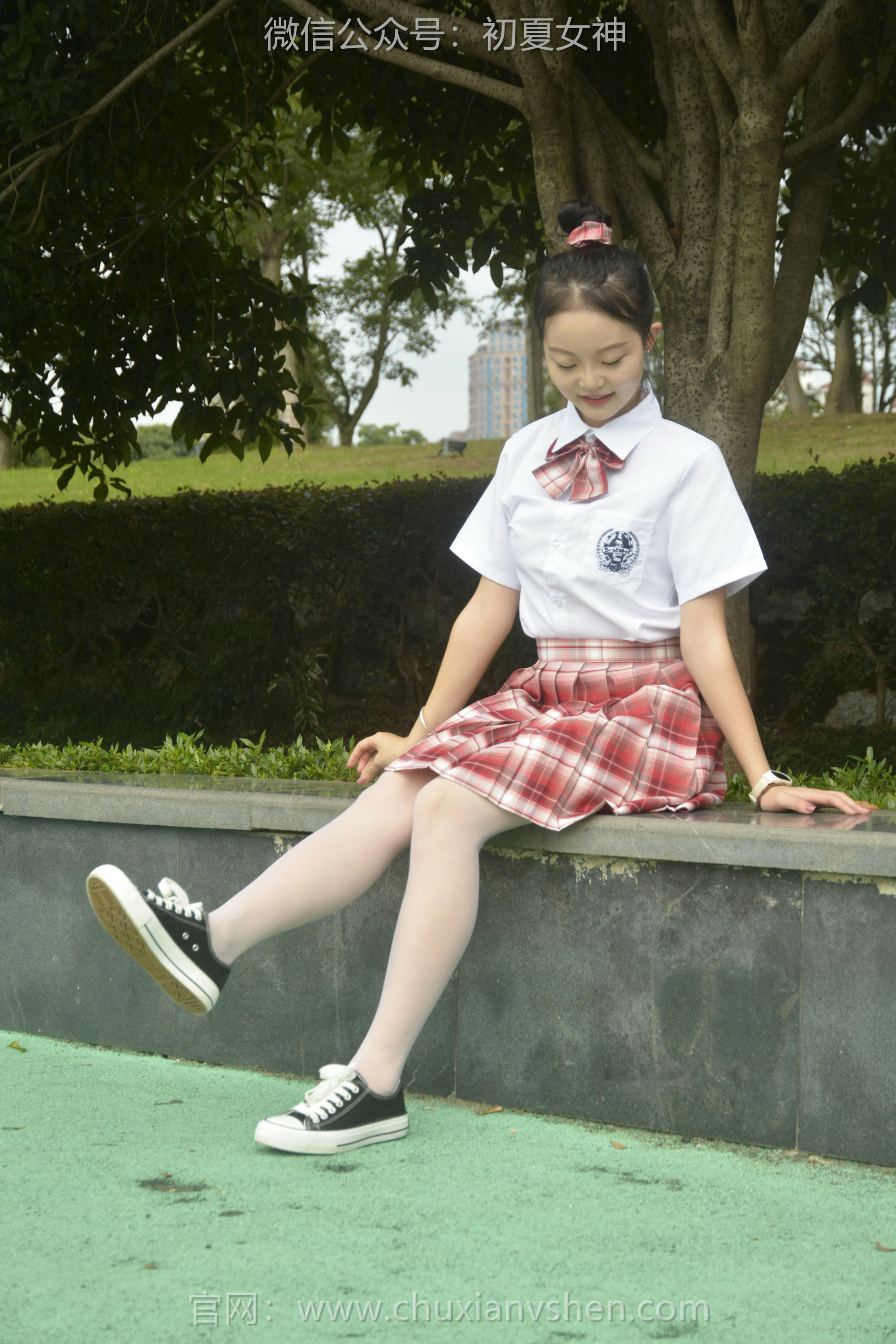 初夏女神 NO.091 双双 大红JK套[130P+1V／4.98GB]_第3集