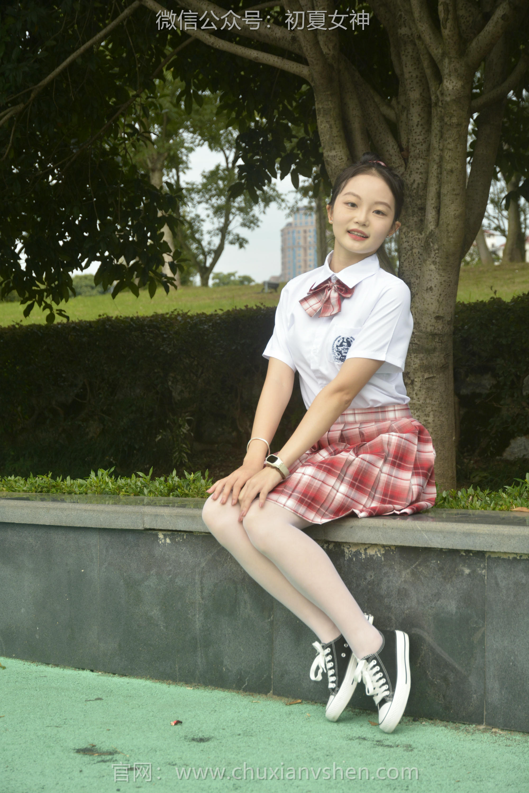 初夏女神 NO.091 双双 大红JK套[130P+1V／4.98GB]_第3集