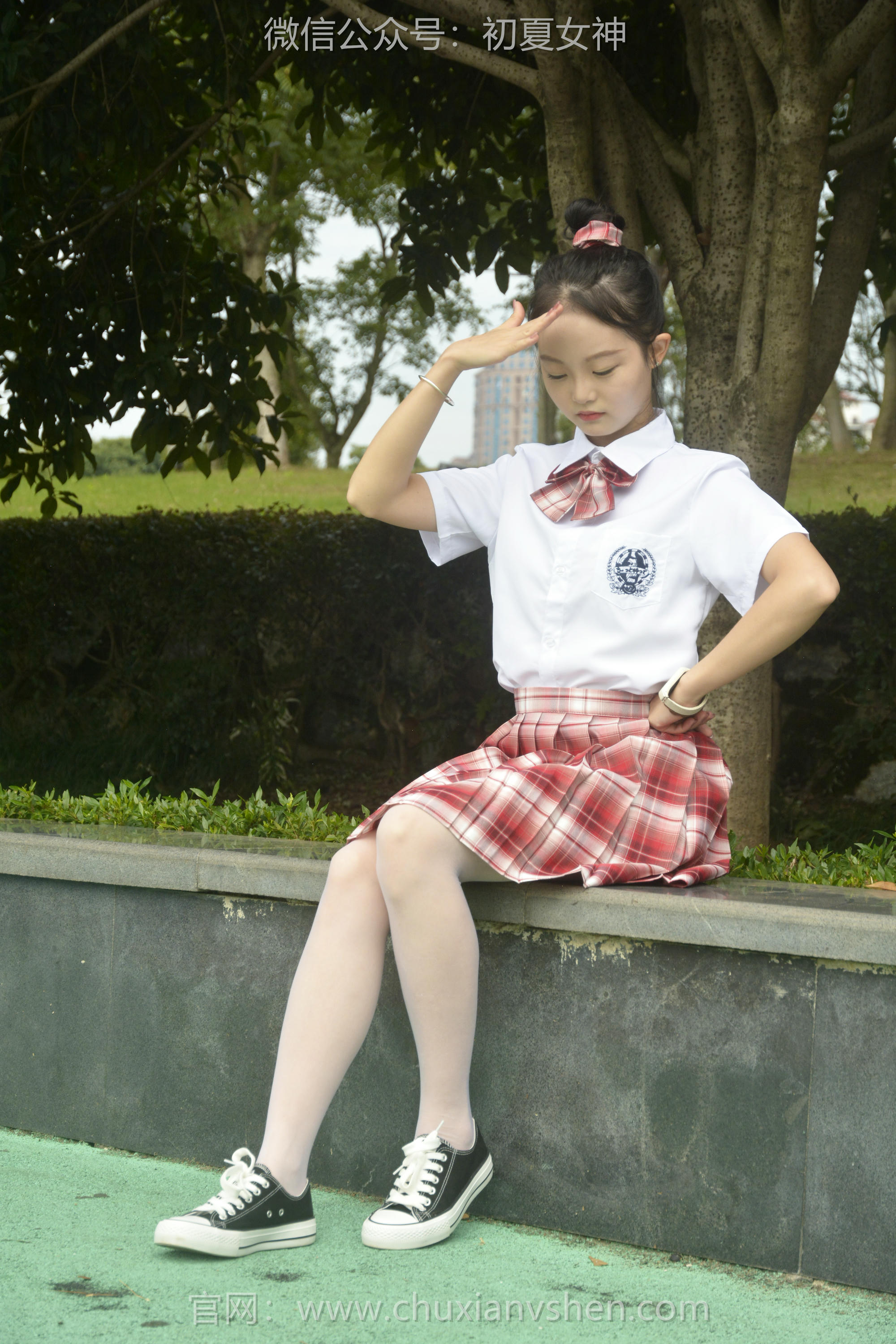 初夏女神 NO.091 双双 大红JK套[130P+1V／4.98GB]_第3集