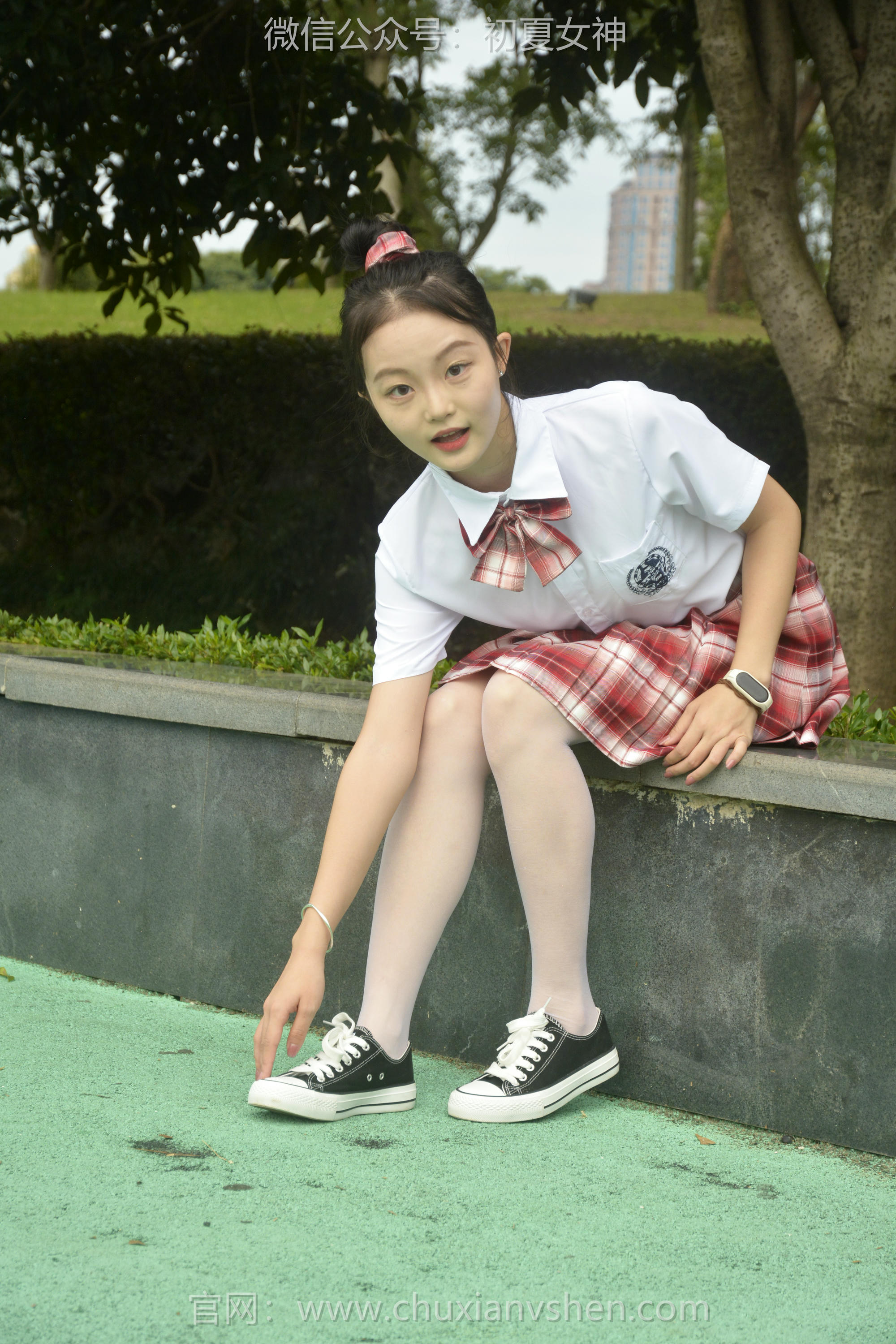 初夏女神 NO.091 双双 大红JK套[130P+1V／4.98GB]_第3集