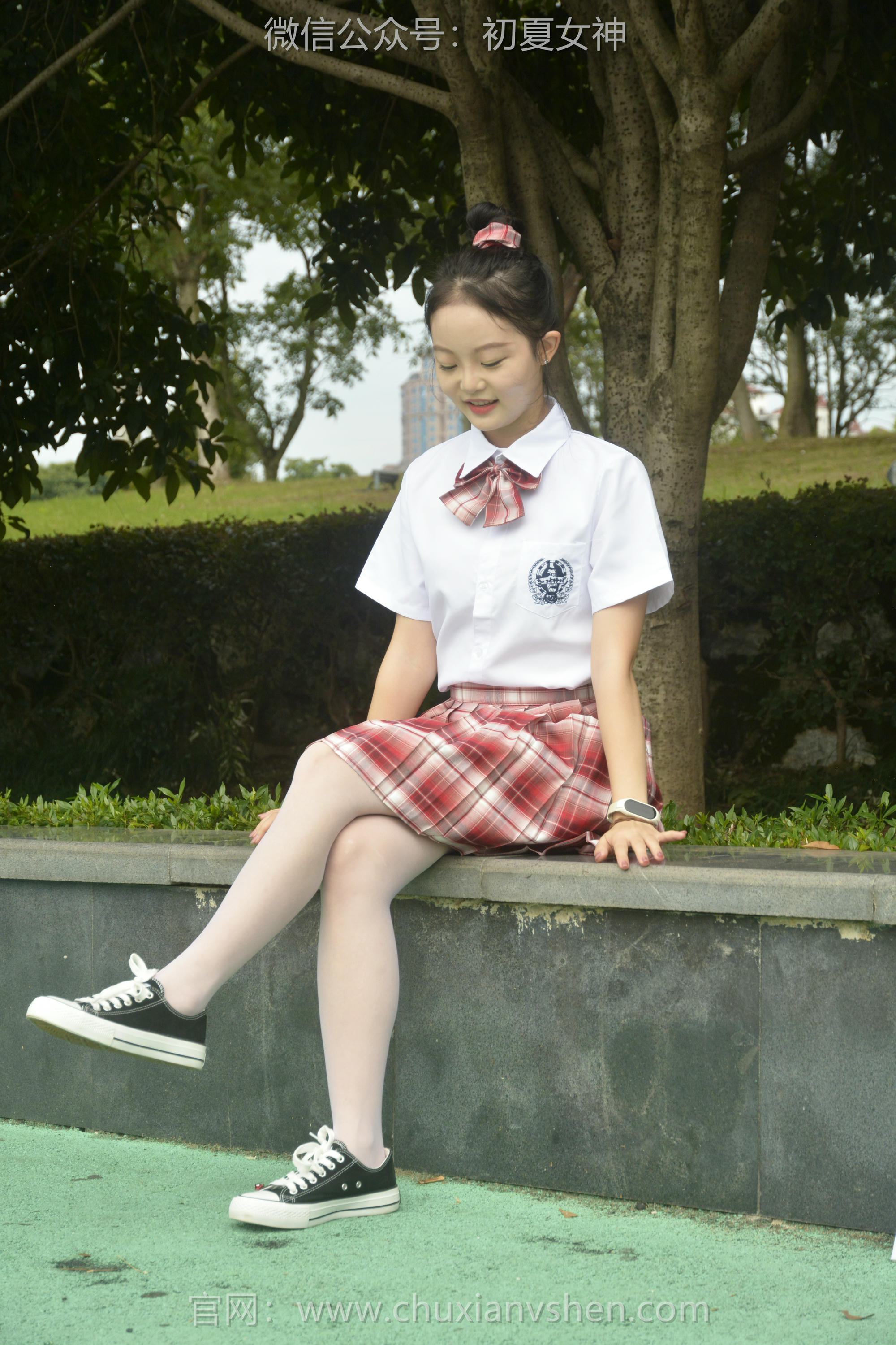 初夏女神 NO.091 双双 大红JK套[130P+1V／4.98GB]_第3集