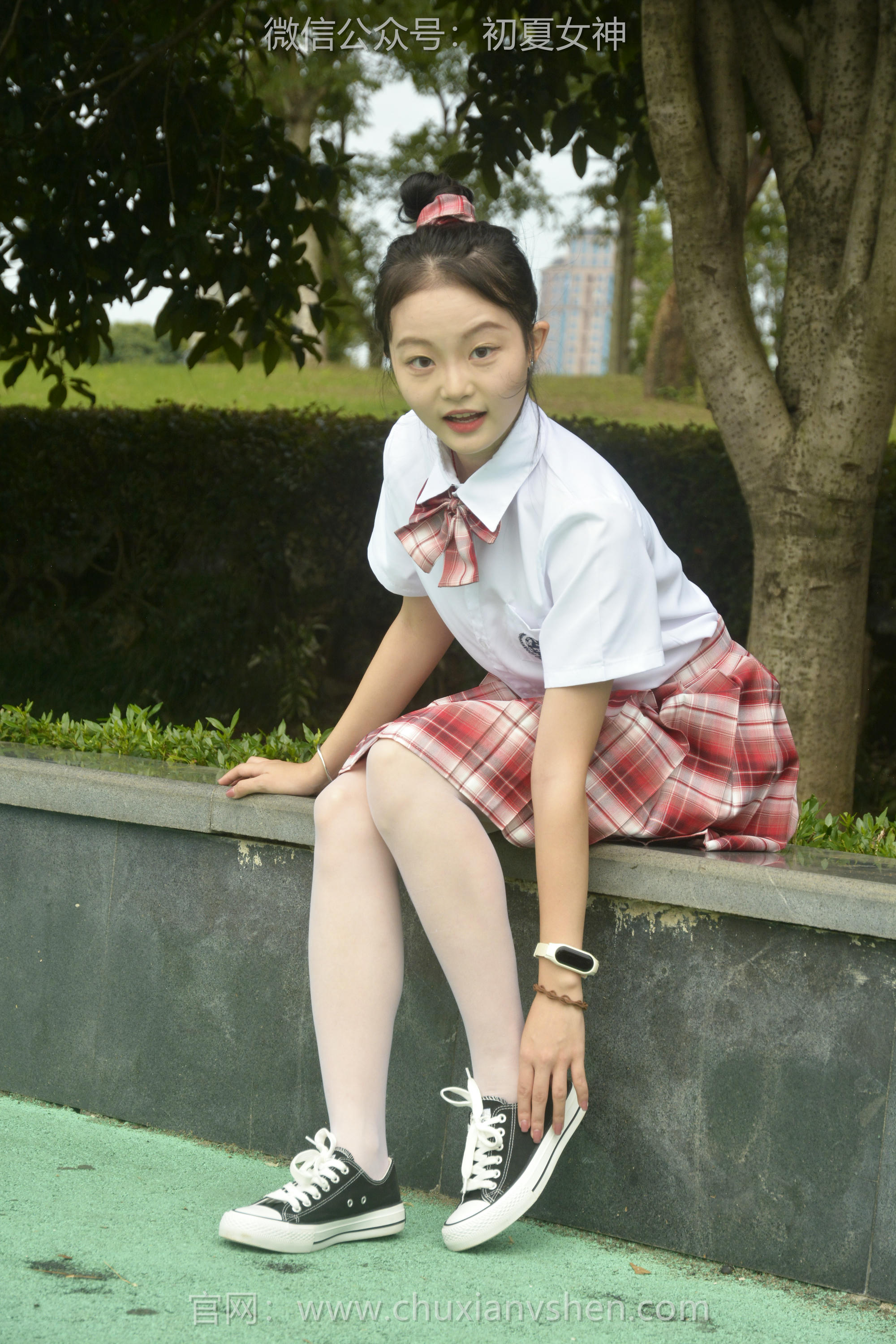 初夏女神 NO.091 双双 大红JK套[130P+1V／4.98GB]_第3集