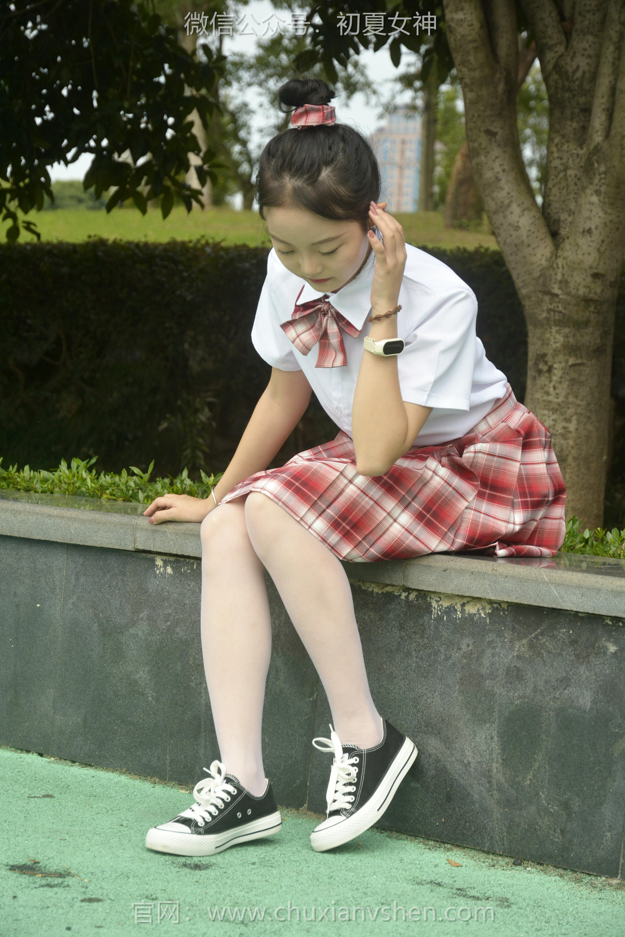 初夏女神 NO.091 双双 大红JK套[130P+1V／4.98GB]_第3集