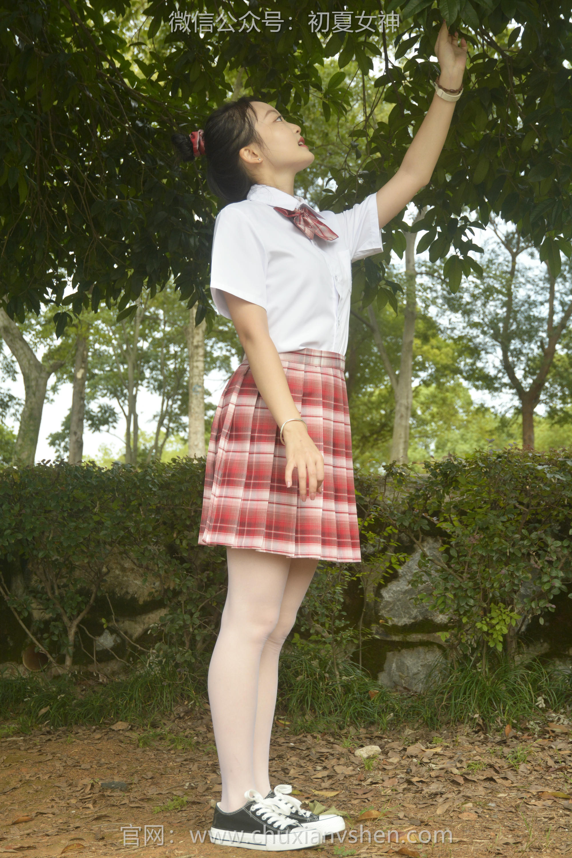 初夏女神 NO.091 双双 大红JK套[130P+1V／4.98GB]_第4集