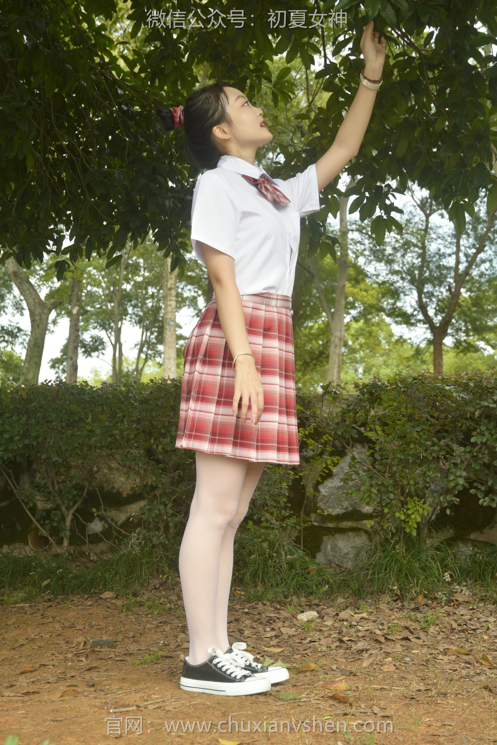 初夏女神 NO.091 双双 大红JK套[130P+1V／4.98GB]_第4集