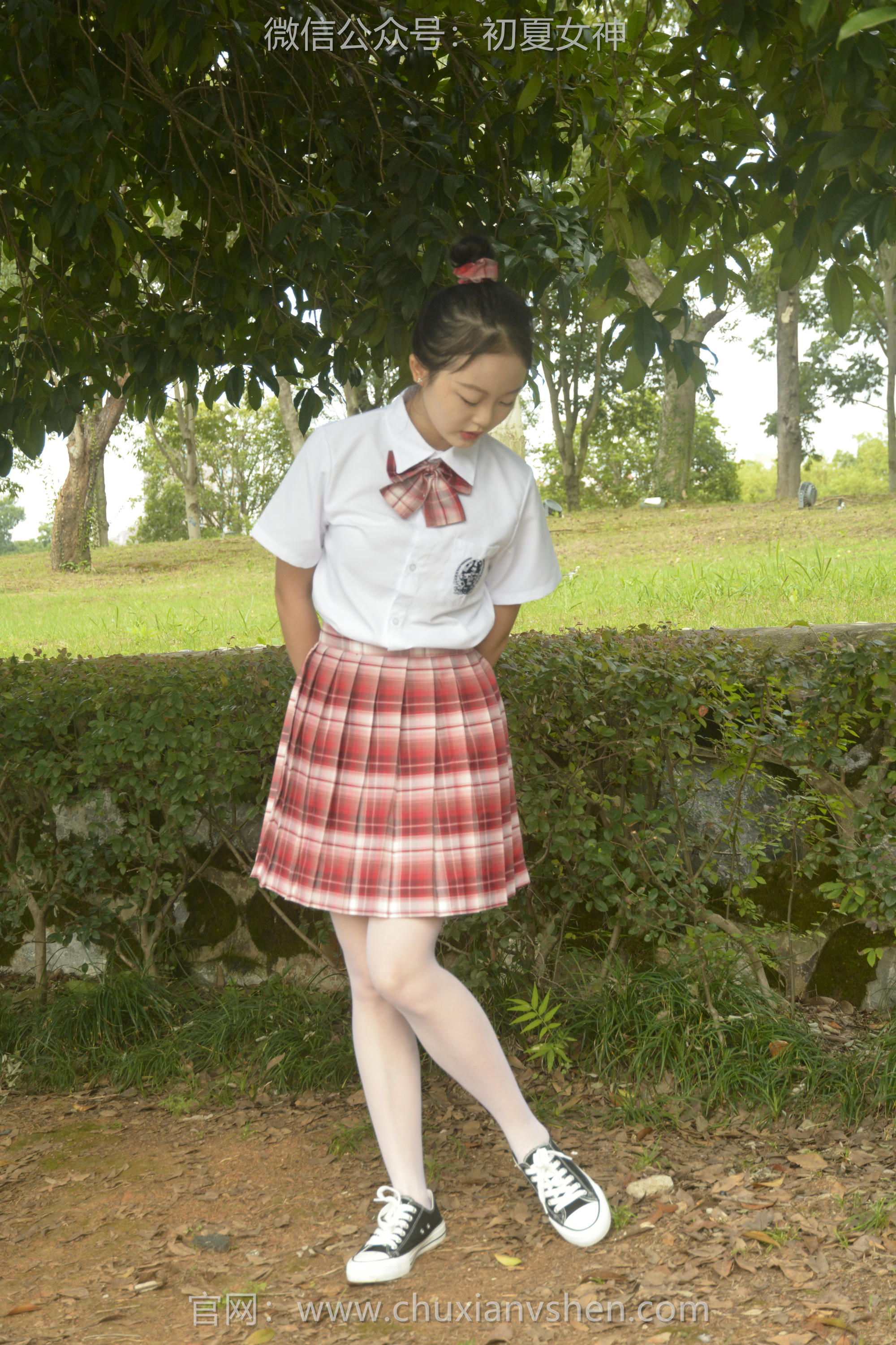 初夏女神 NO.091 双双 大红JK套[130P+1V／4.98GB]_第4集