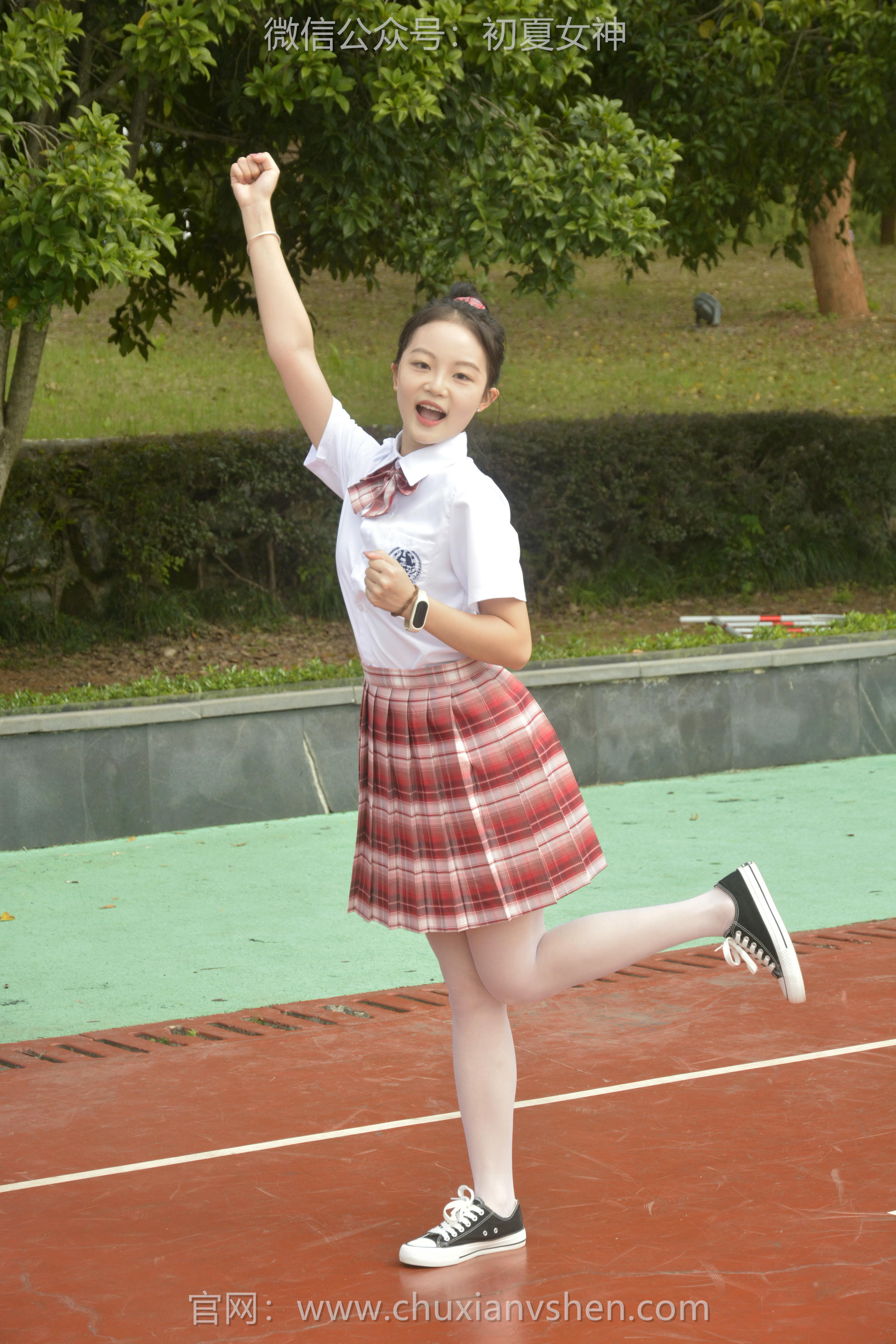 初夏女神 NO.091 双双 大红JK套[130P+1V／4.98GB]_第1集