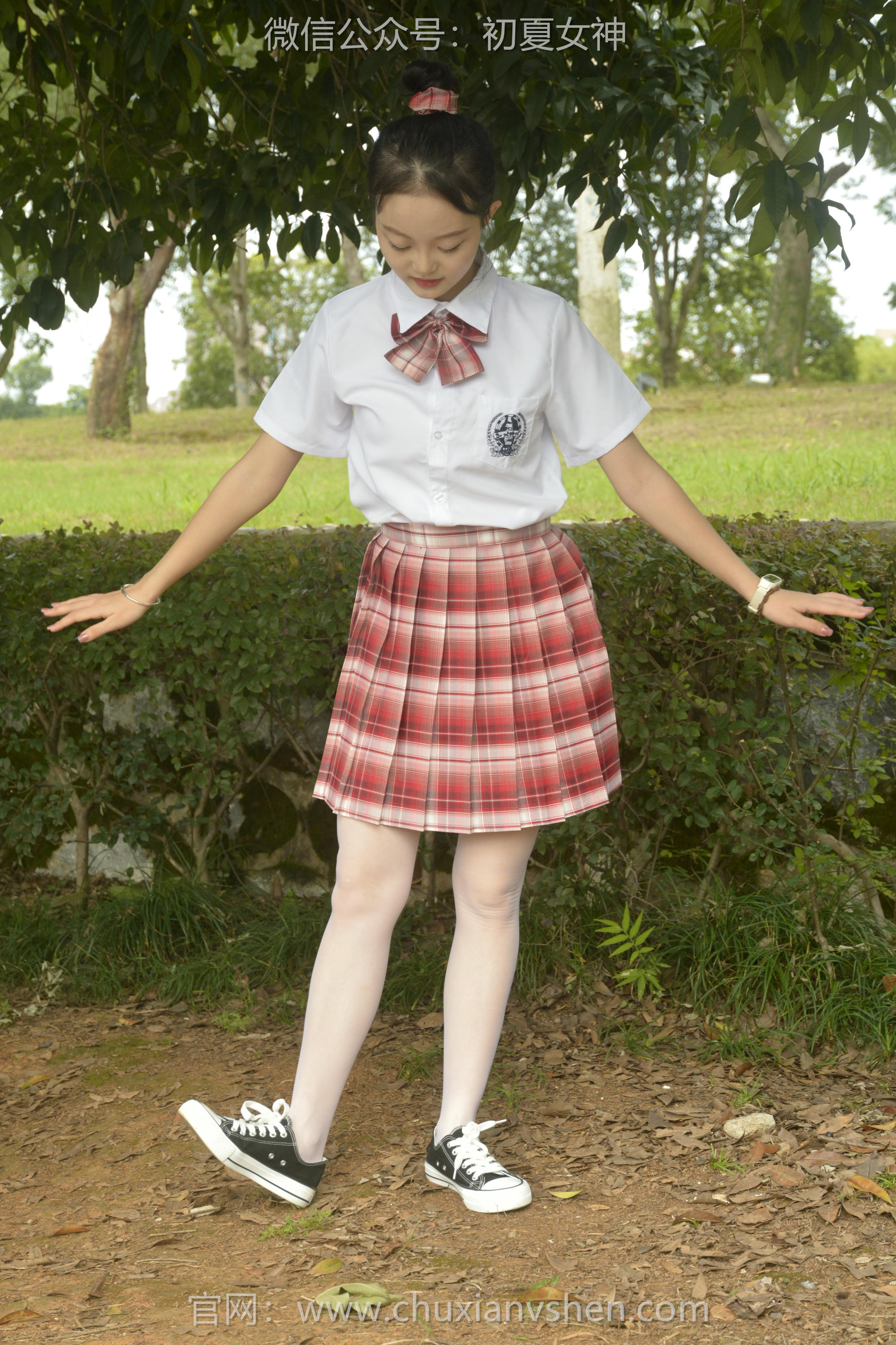 初夏女神 NO.091 双双 大红JK套[130P+1V／4.98GB]_第4集