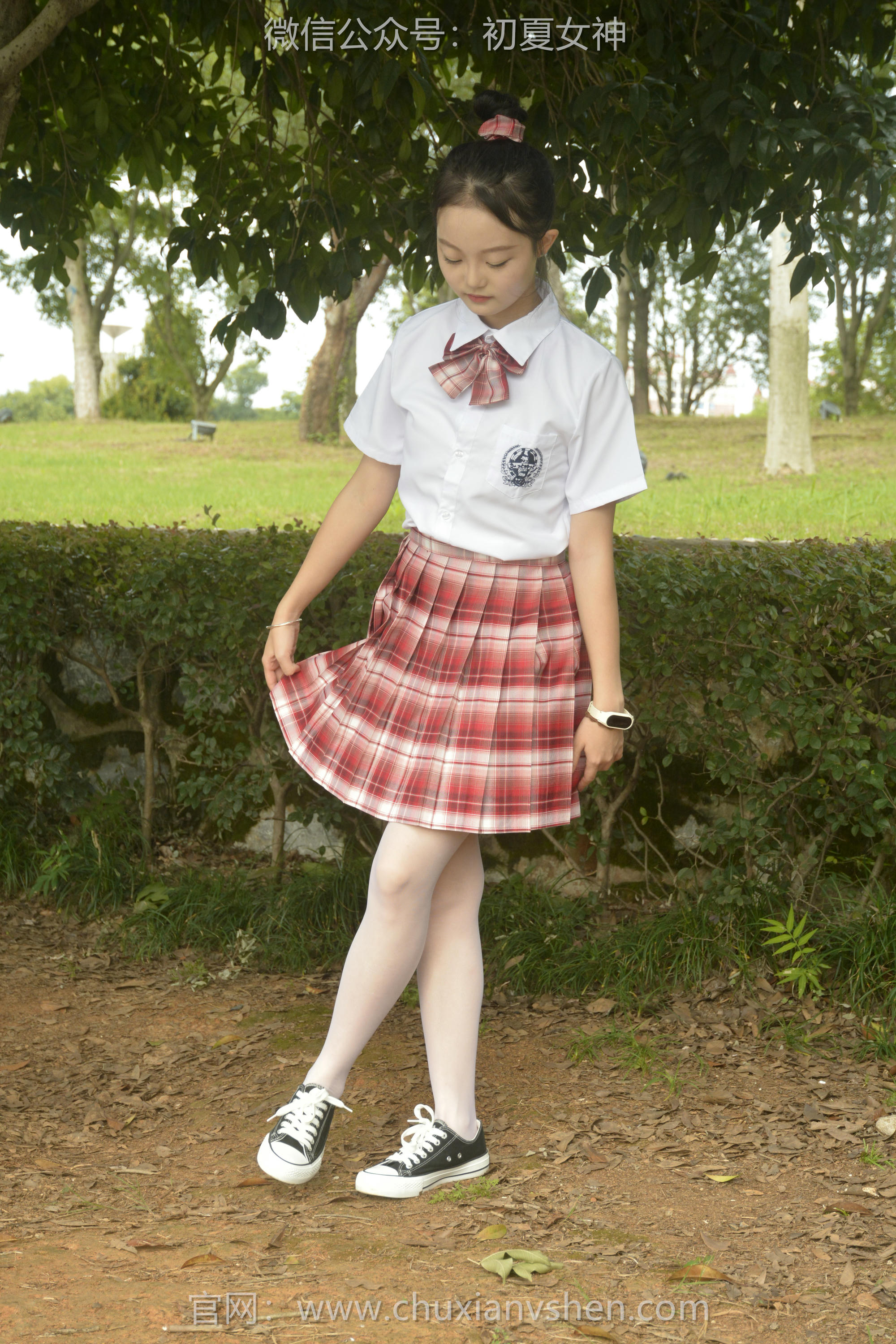 初夏女神 NO.091 双双 大红JK套[130P+1V／4.98GB]_第4集