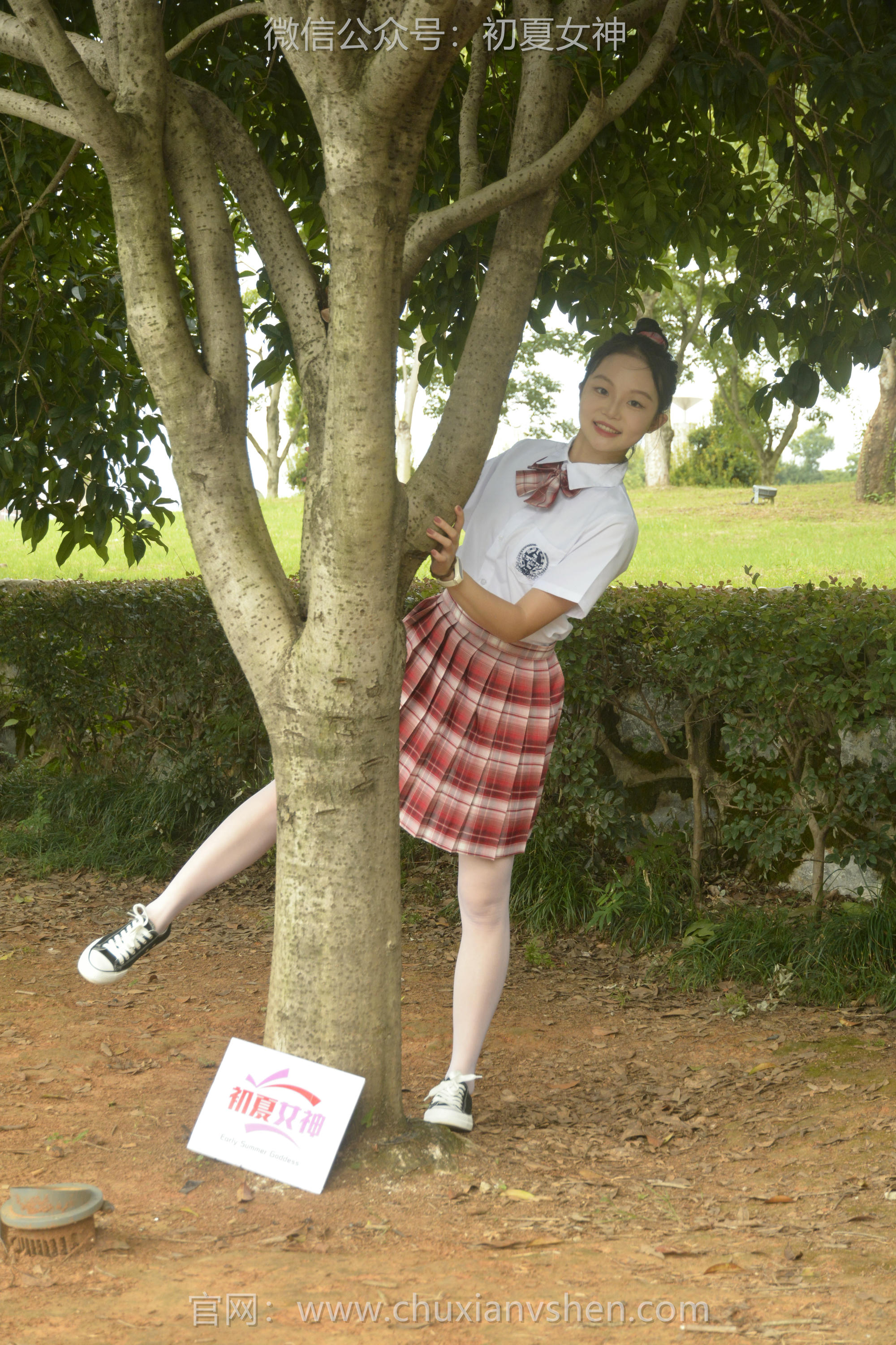 初夏女神 NO.091 双双 大红JK套[130P+1V／4.98GB]_第4集