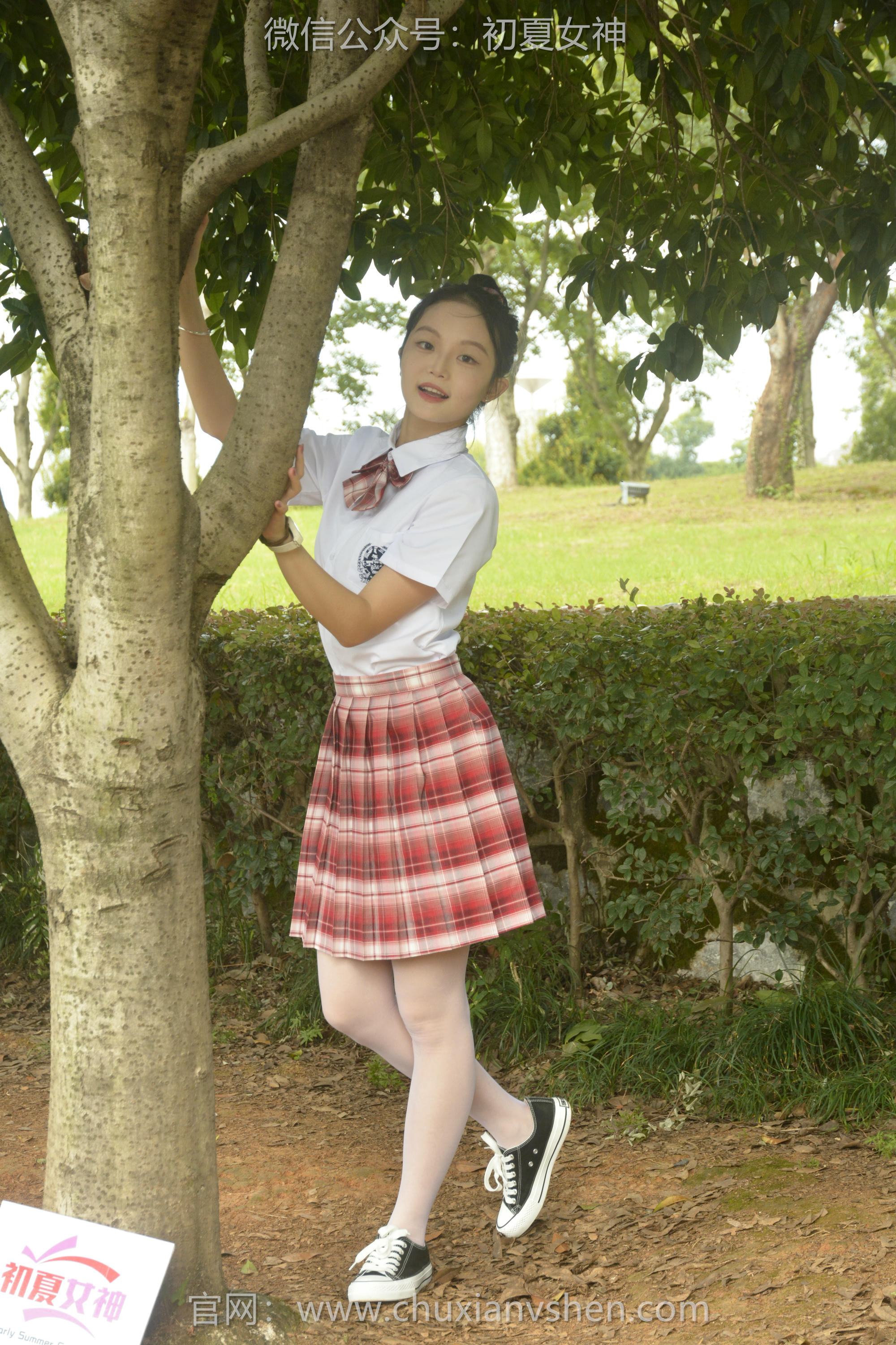 初夏女神 NO.091 双双 大红JK套[130P+1V／4.98GB]_第4集