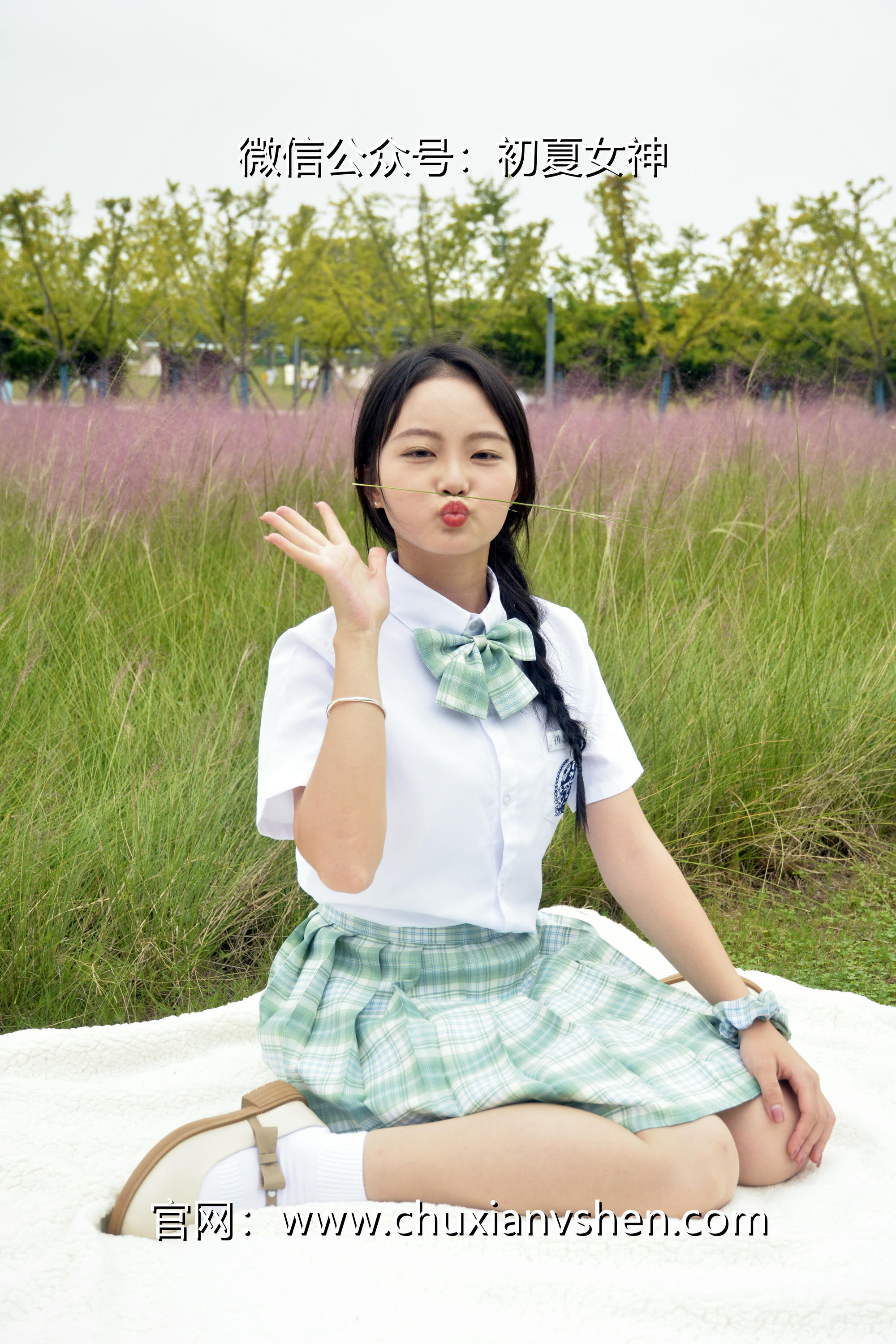 初夏女神 NO.093 双双 雪松JK套[140P+1V／5.53GB]_第1集